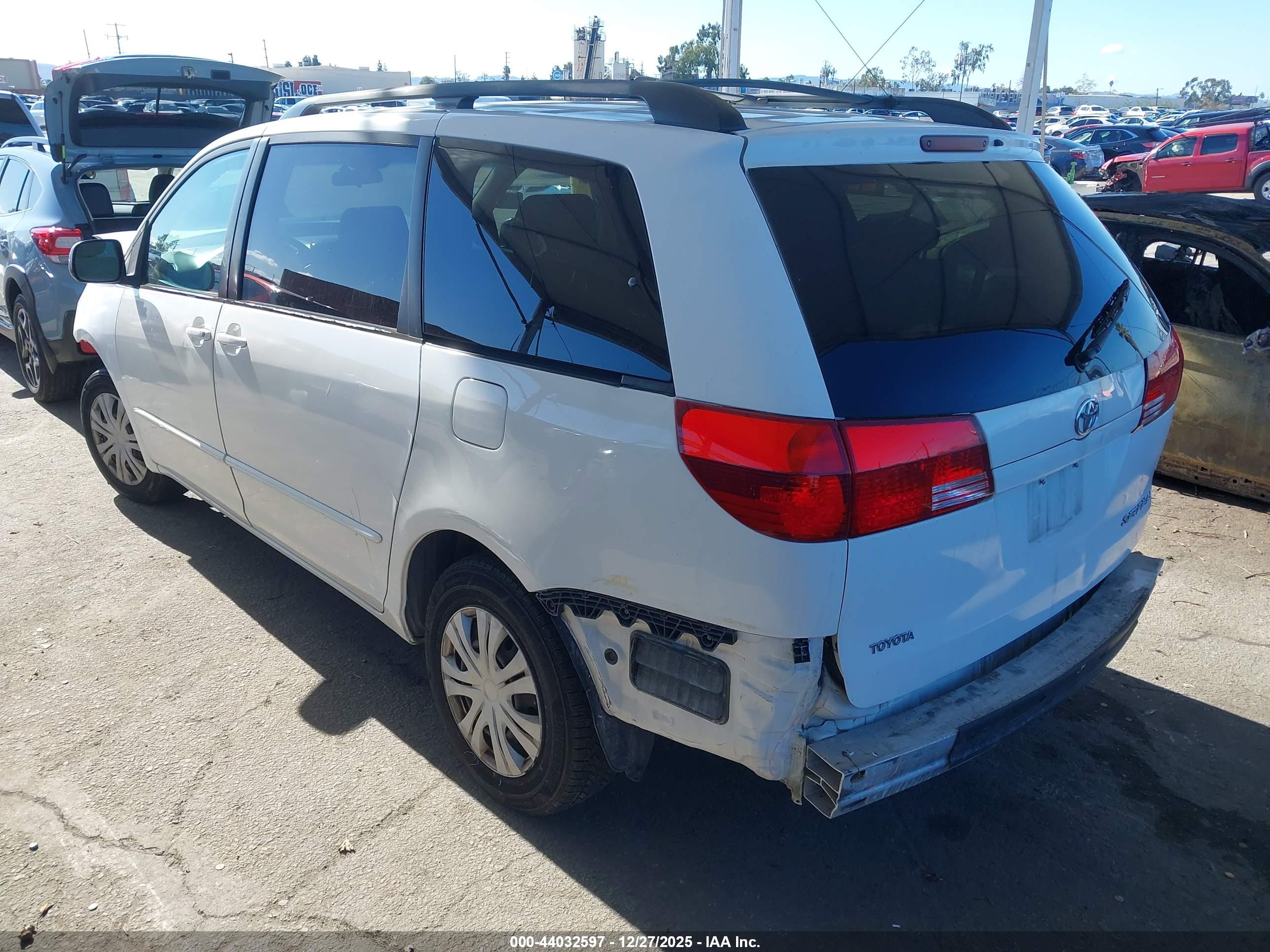 TOYOTA SIENNA image 3