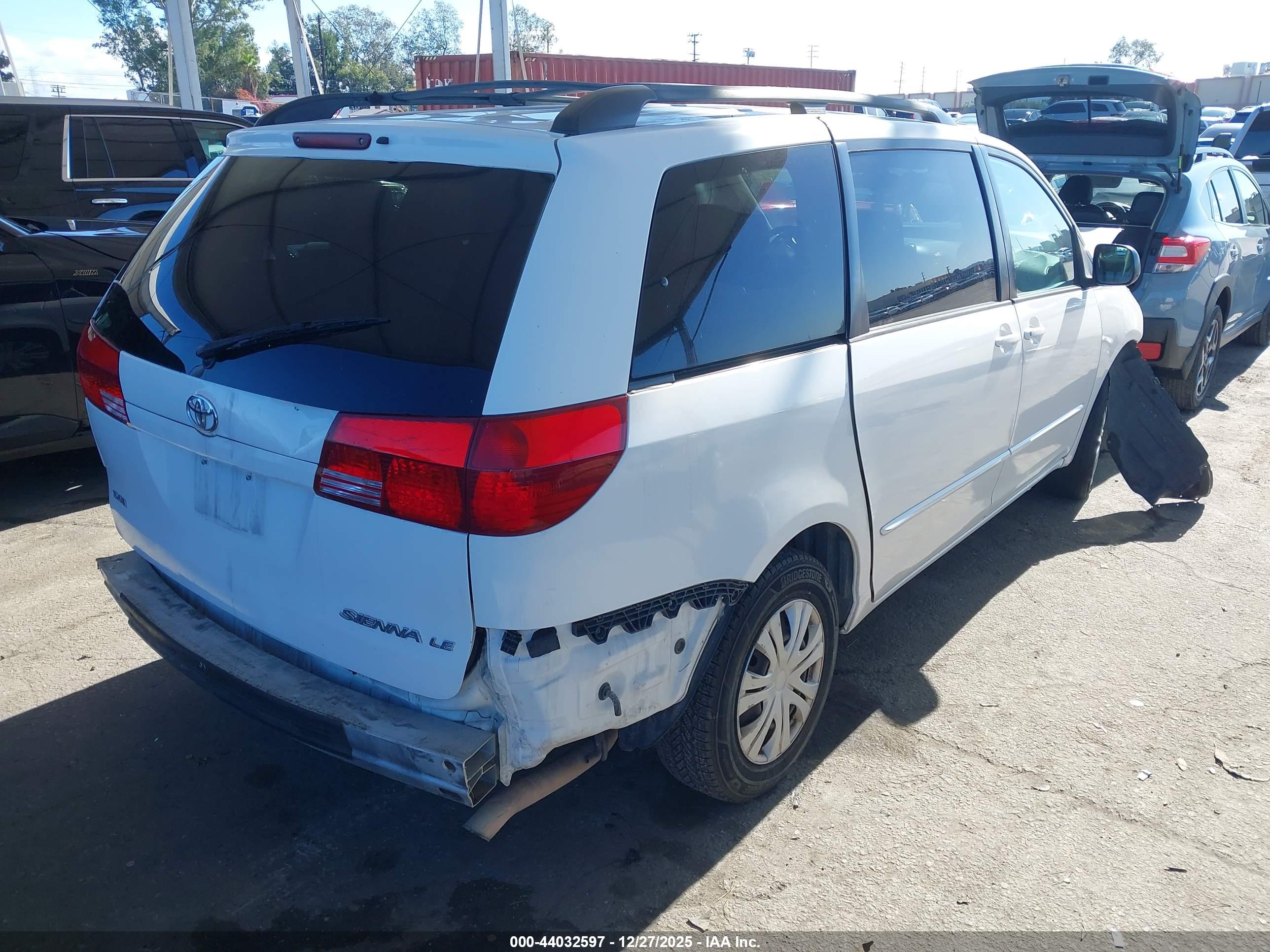 TOYOTA SIENNA image 4