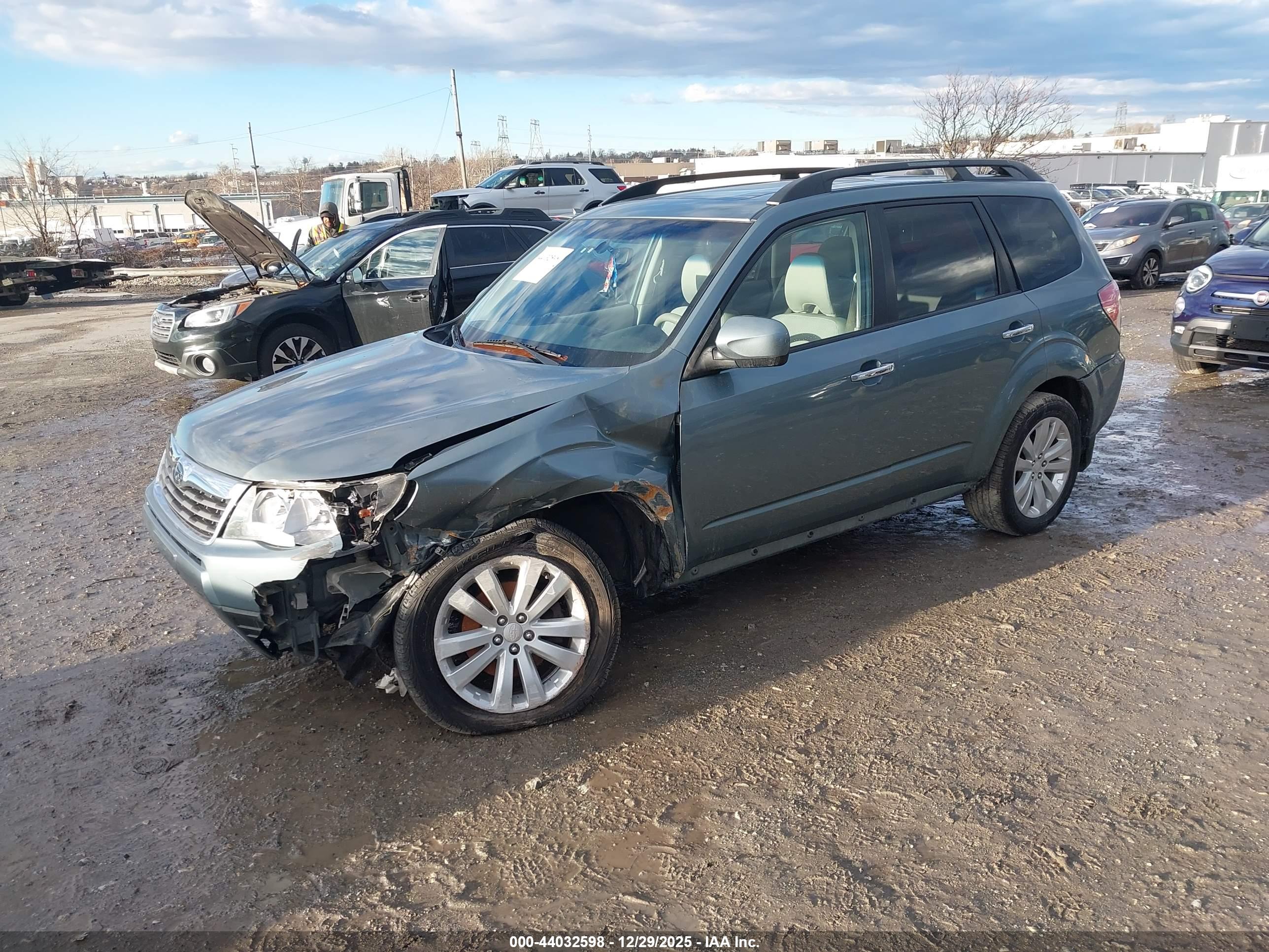 SUBARU FORESTER image 2
