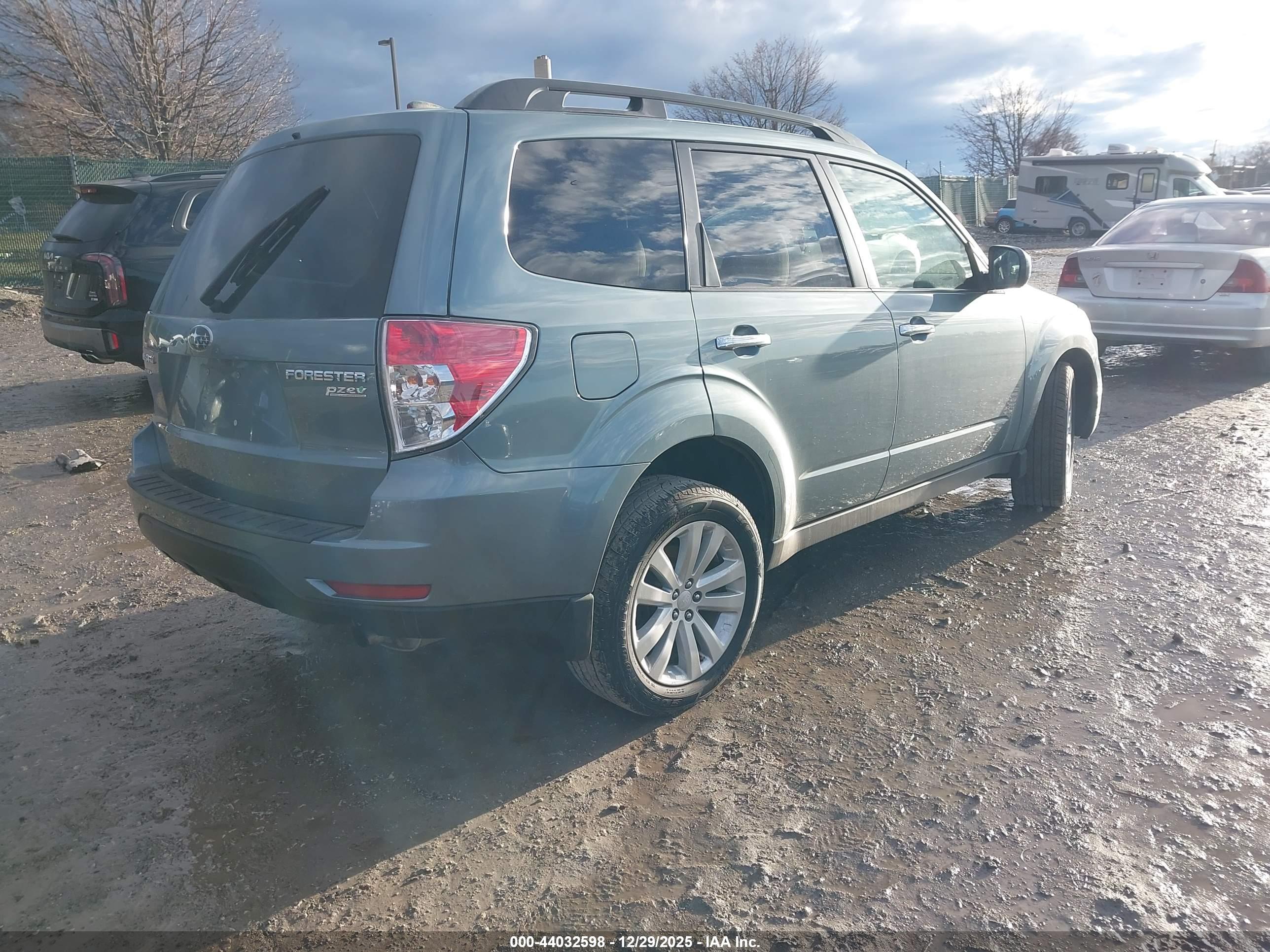 SUBARU FORESTER image 4