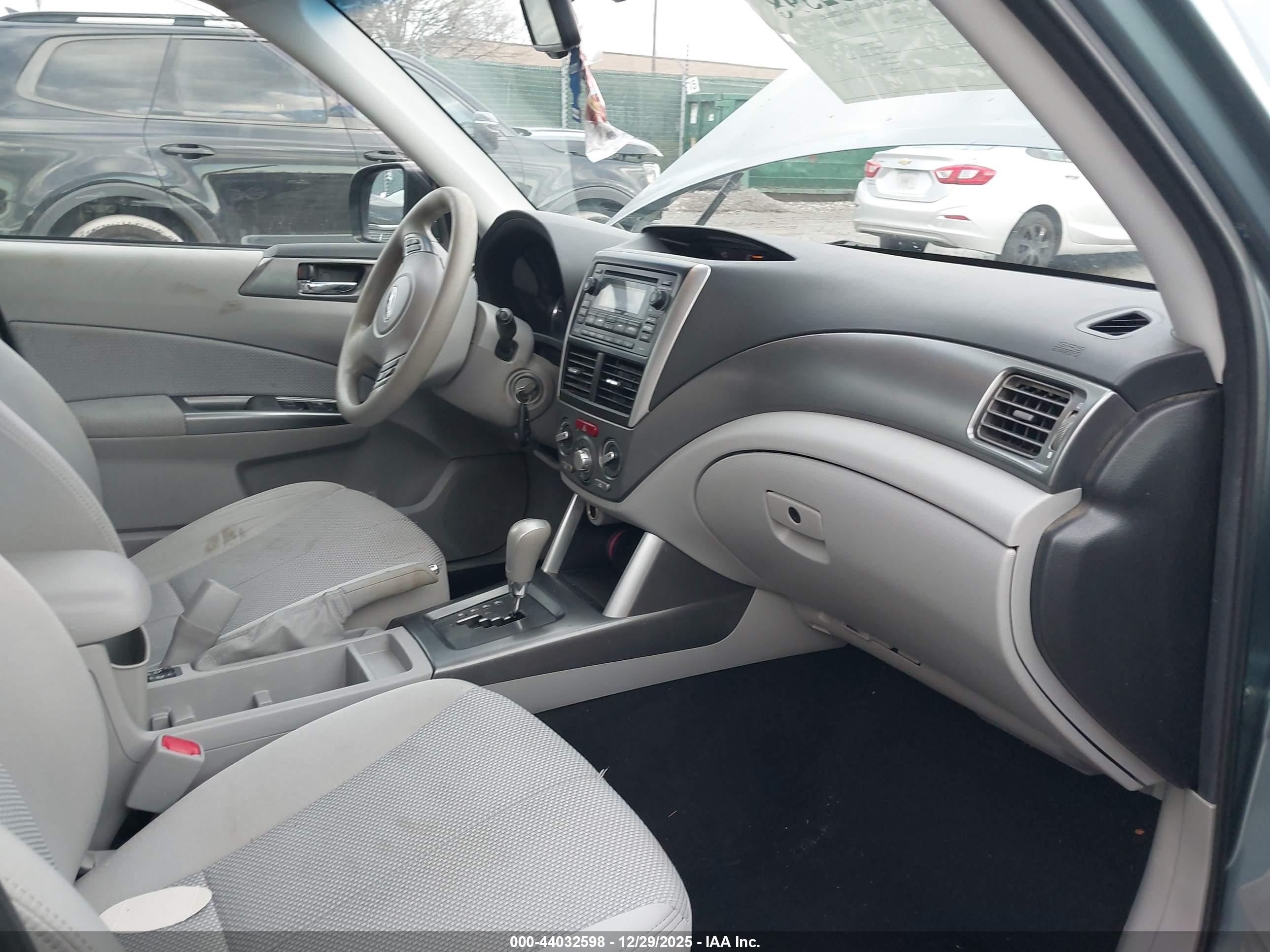 SUBARU FORESTER image 5