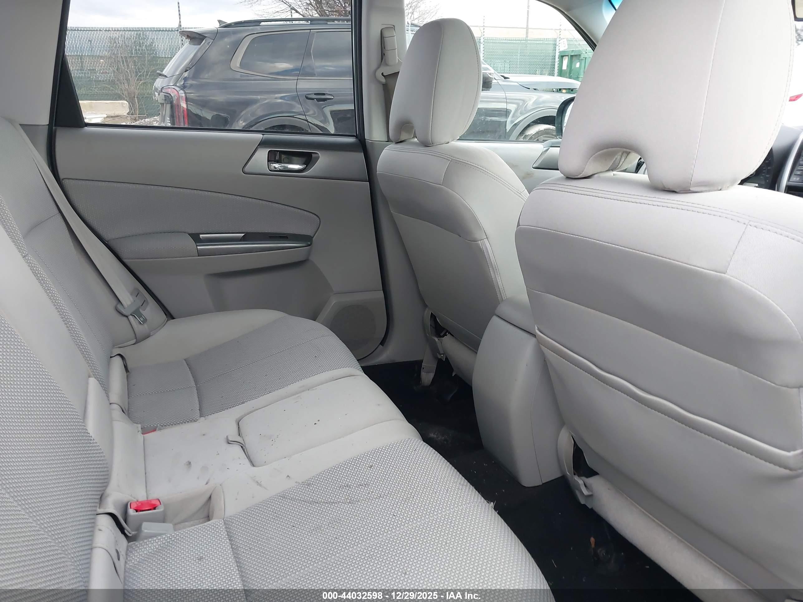 SUBARU FORESTER image 8