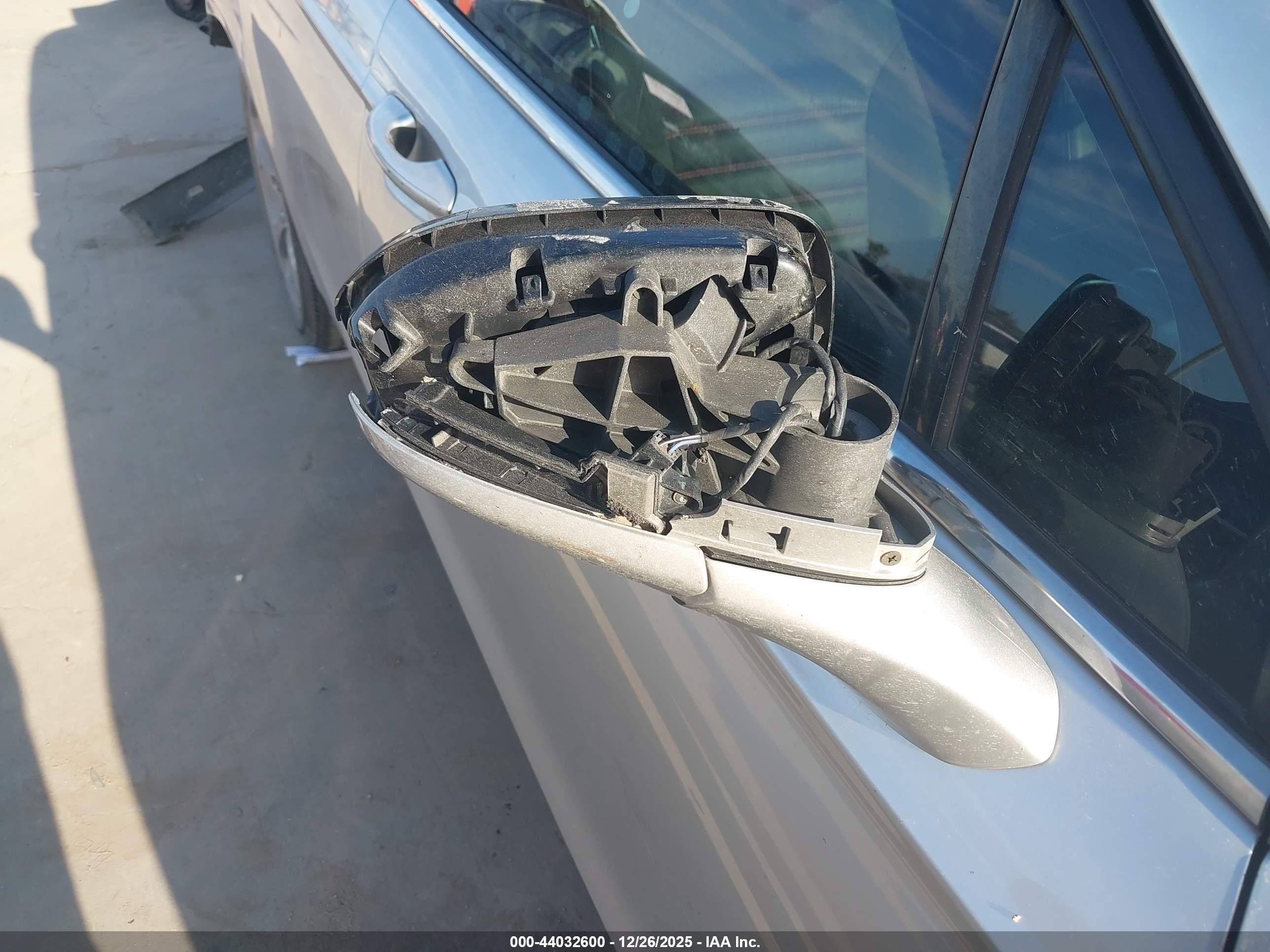 FORD FUSION image 6