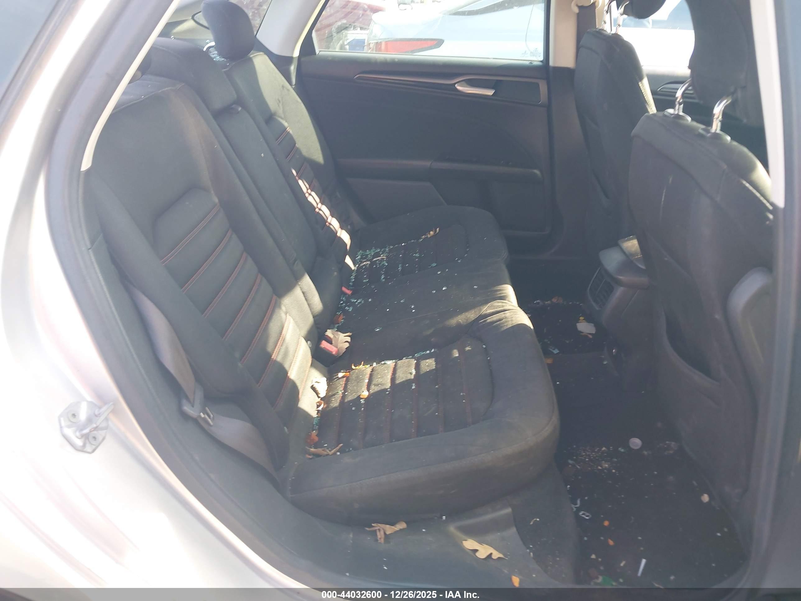FORD FUSION image 8