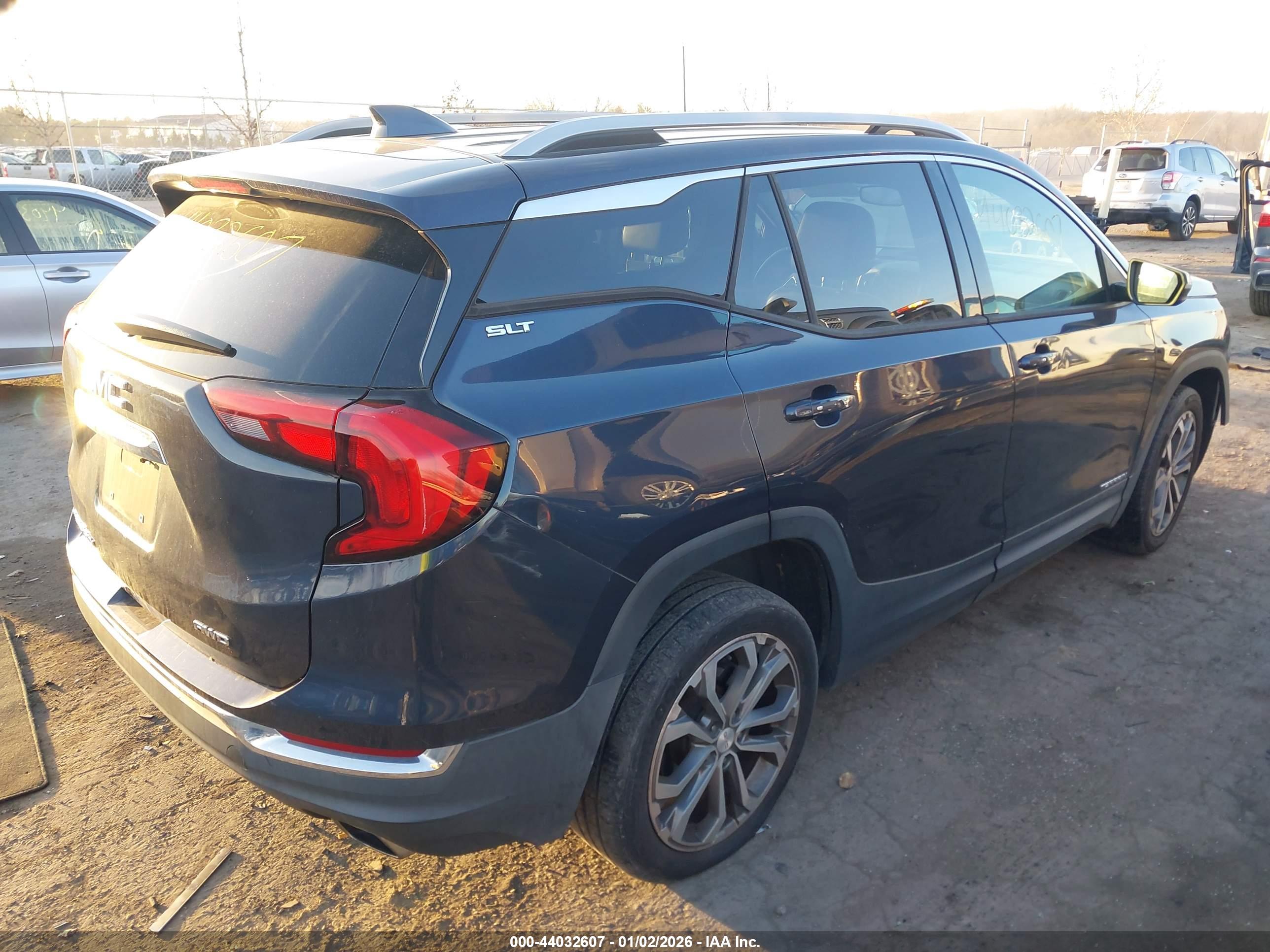 GMC TERRAIN image 4