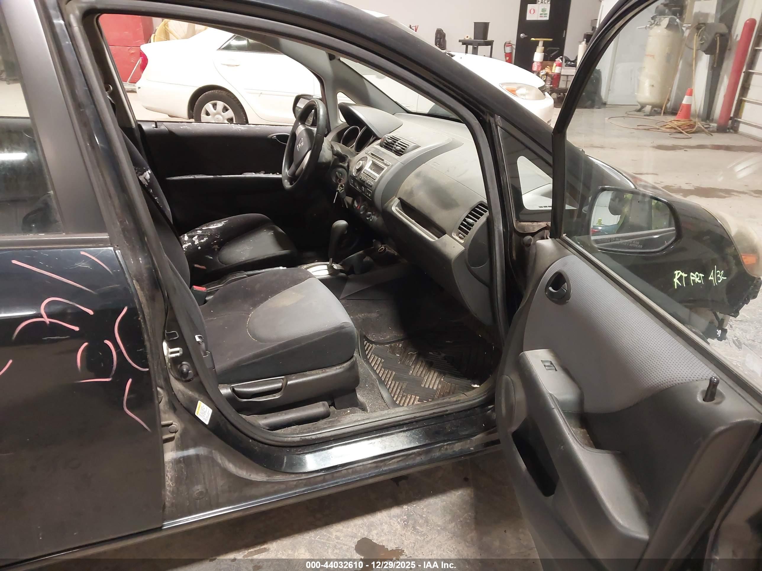 HONDA FIT image 5