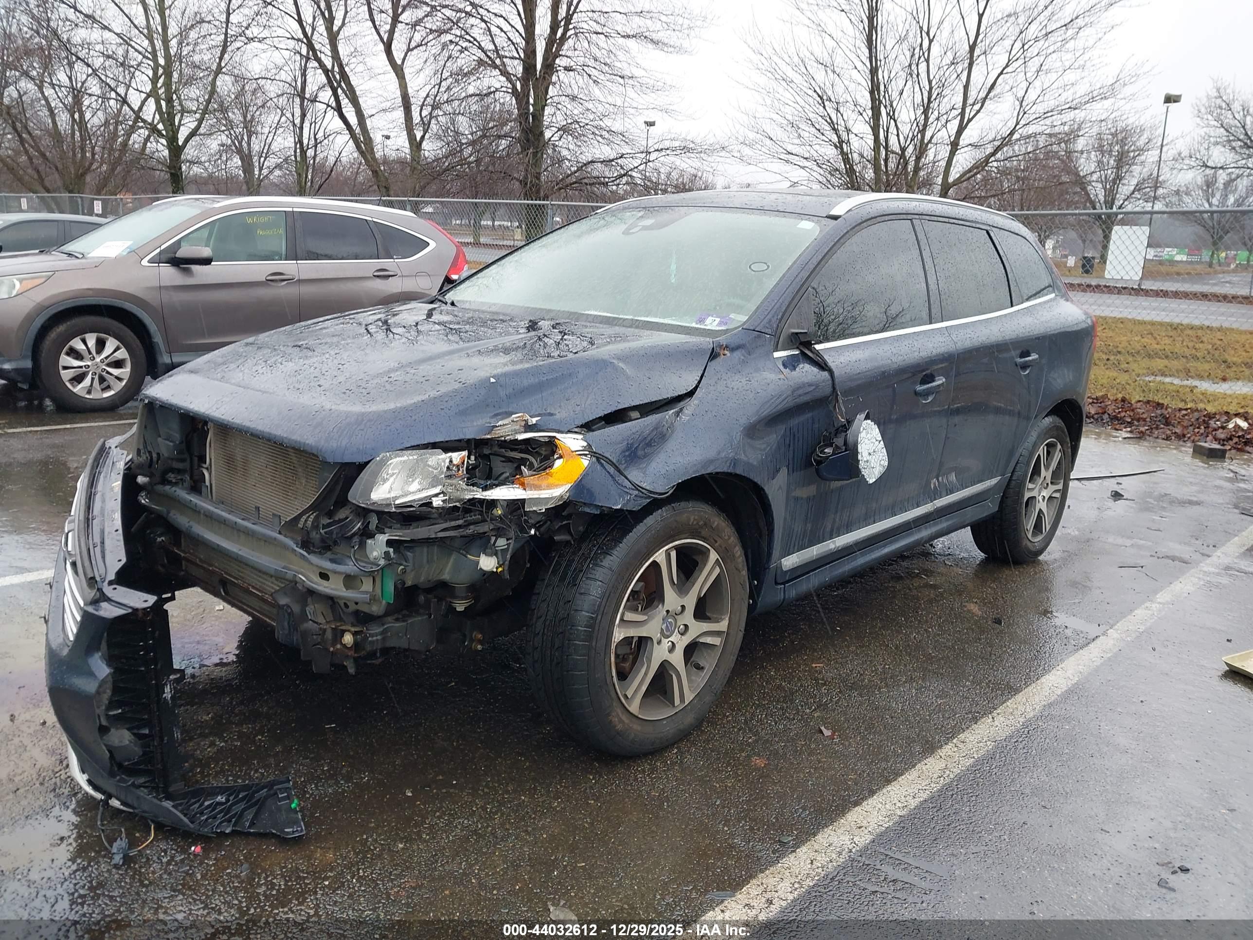 VOLVO XC60 image 2