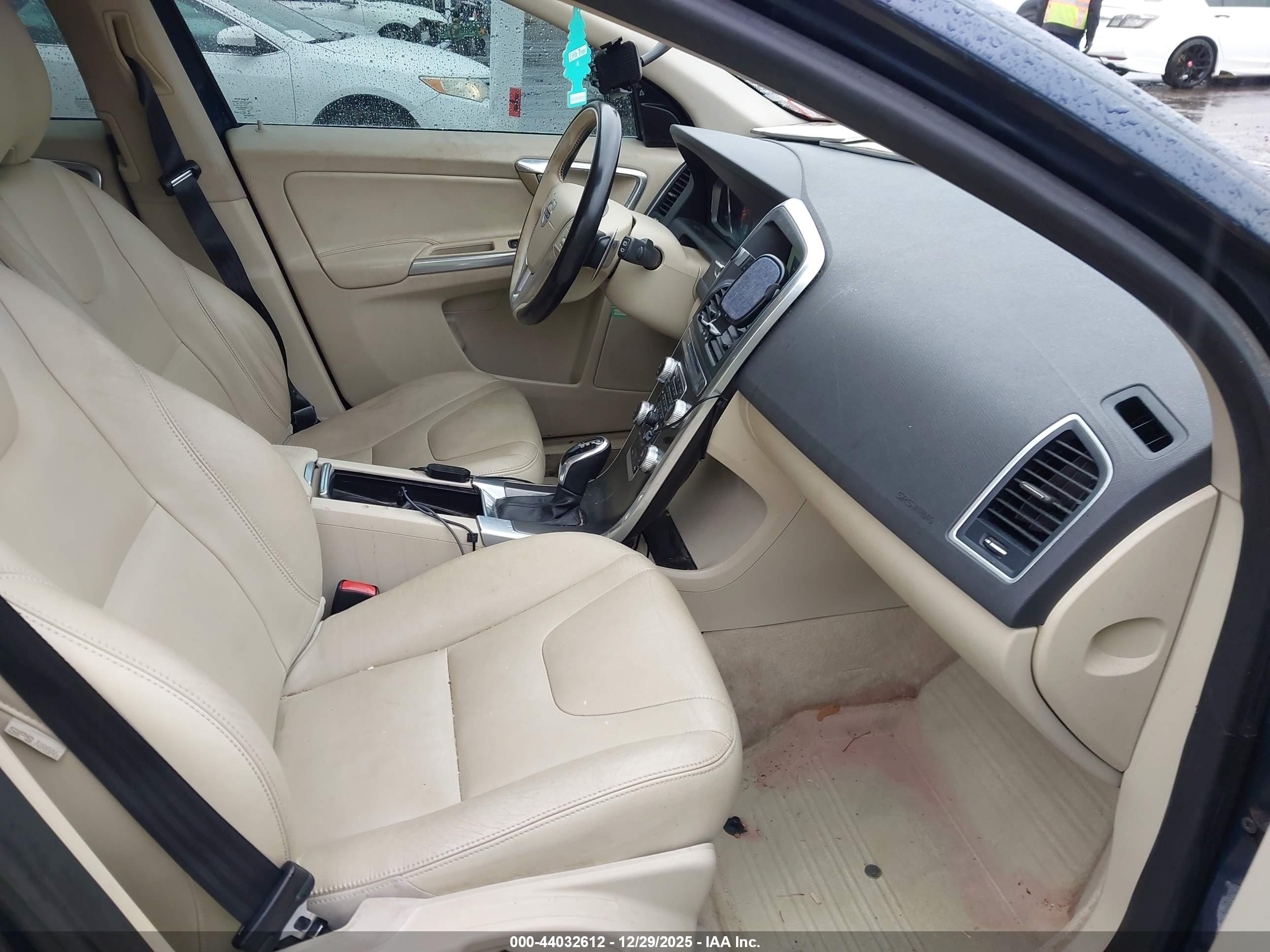 VOLVO XC60 image 5