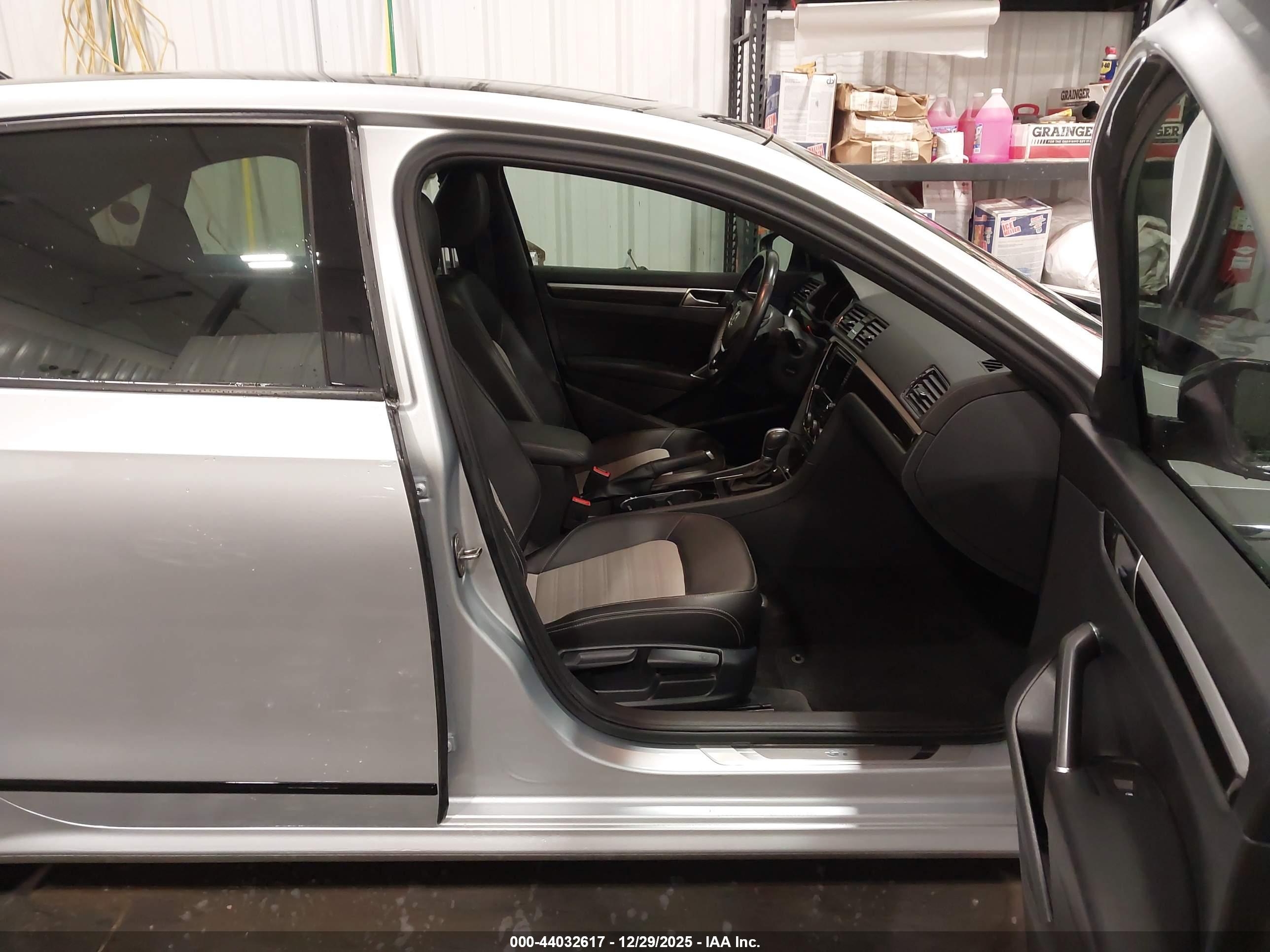 VOLKSWAGEN PASSAT image 5
