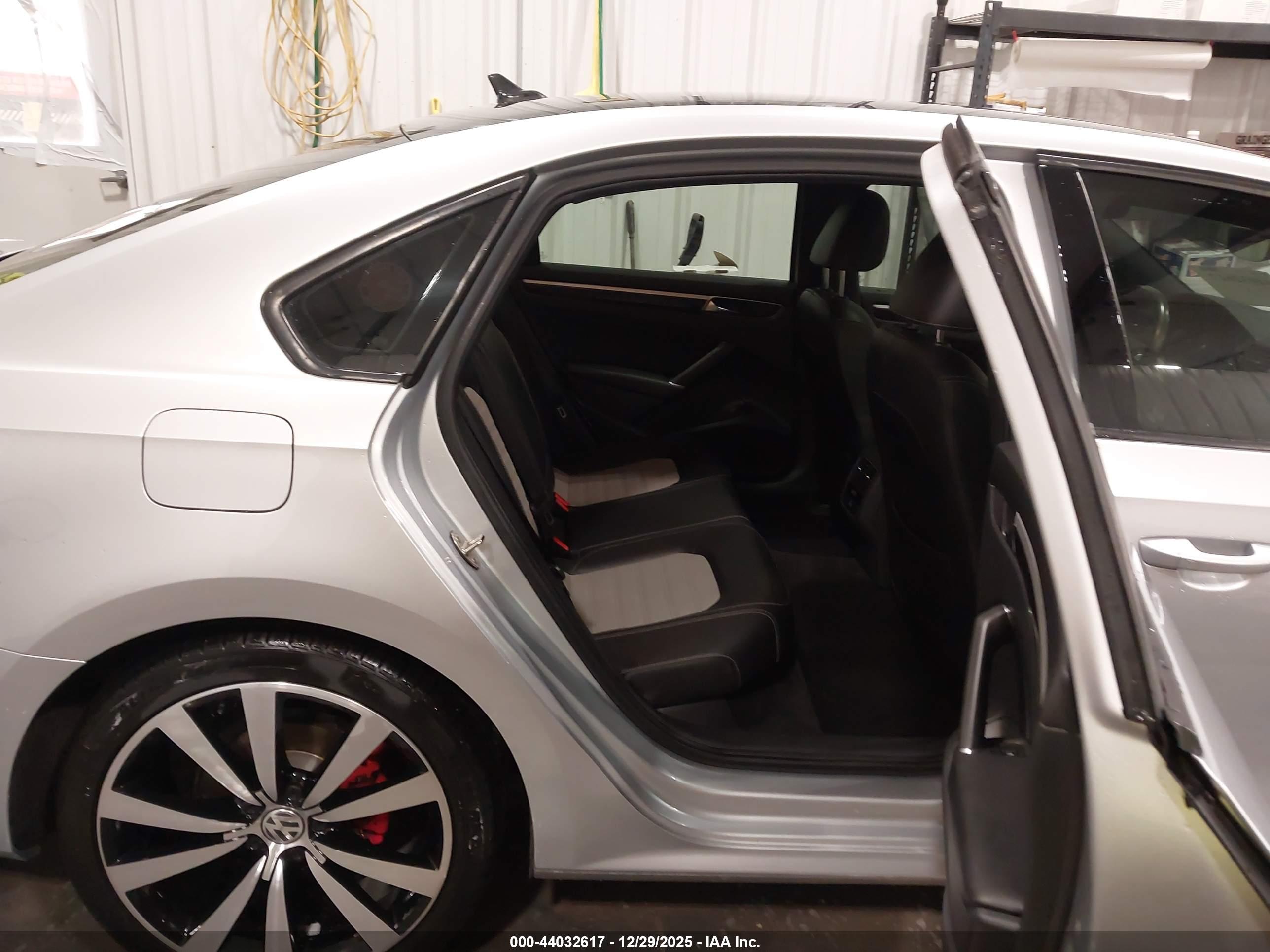 VOLKSWAGEN PASSAT image 8