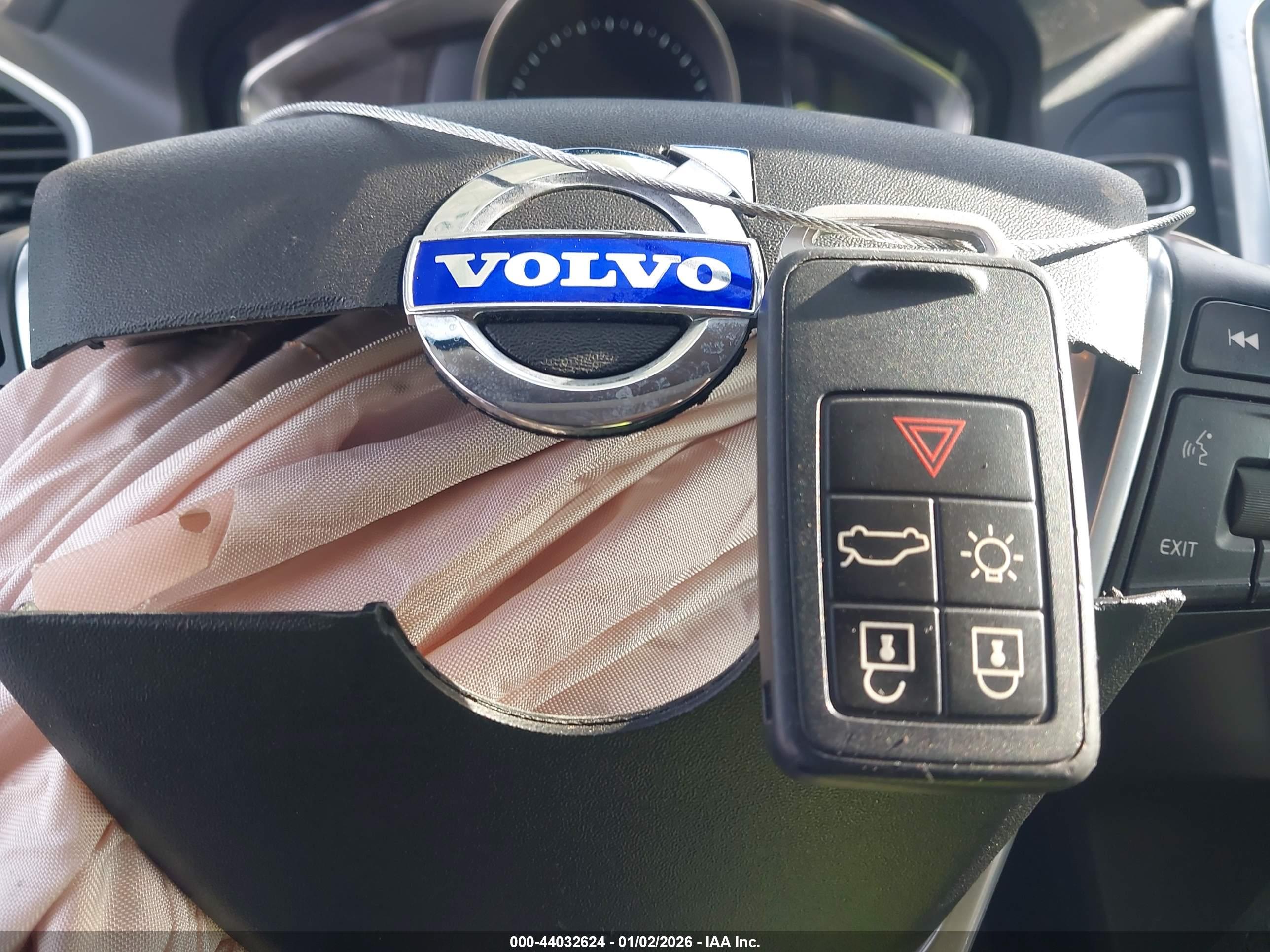 VOLVO XC60 image 11