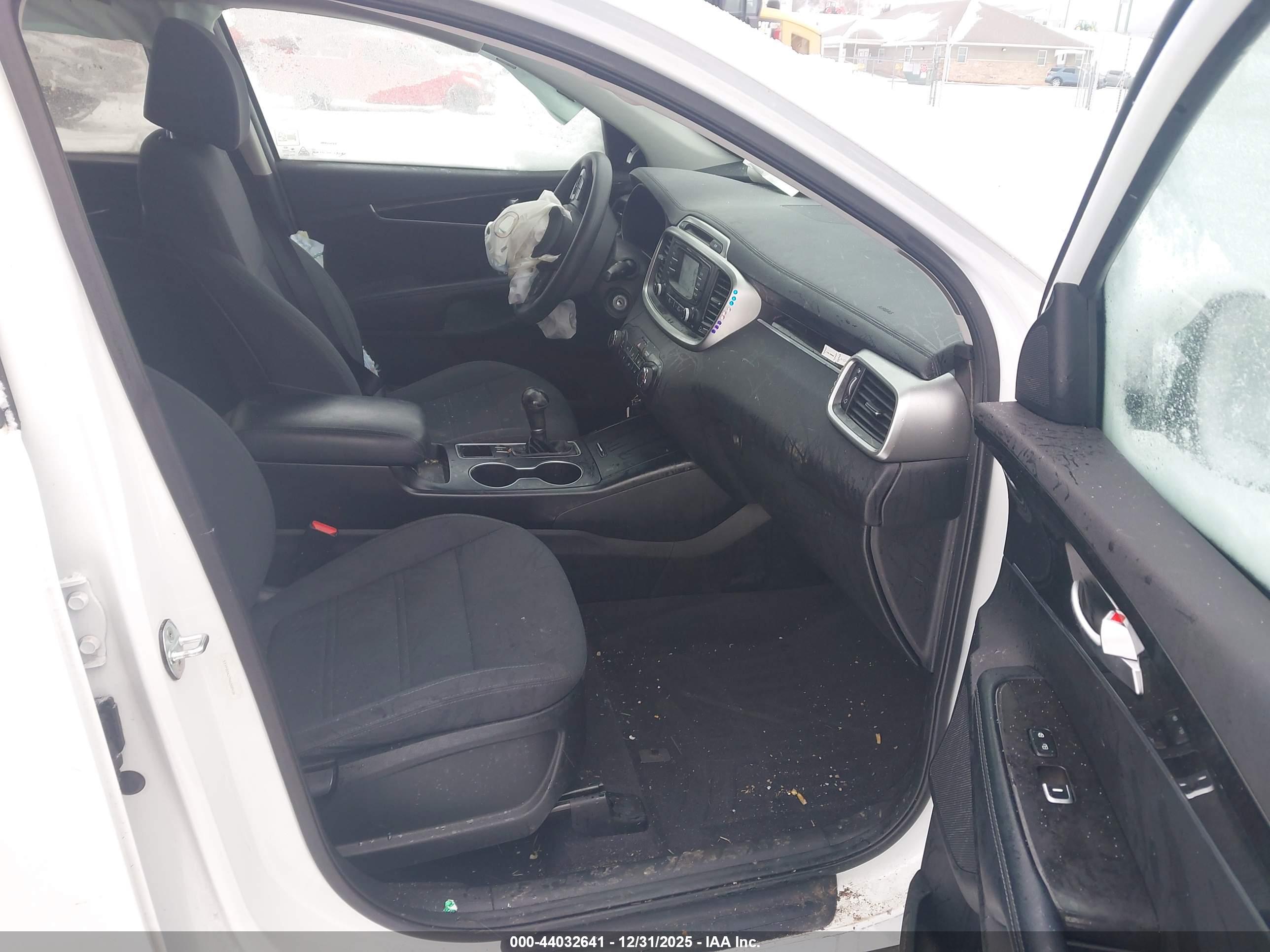 KIA SORENTO image 5