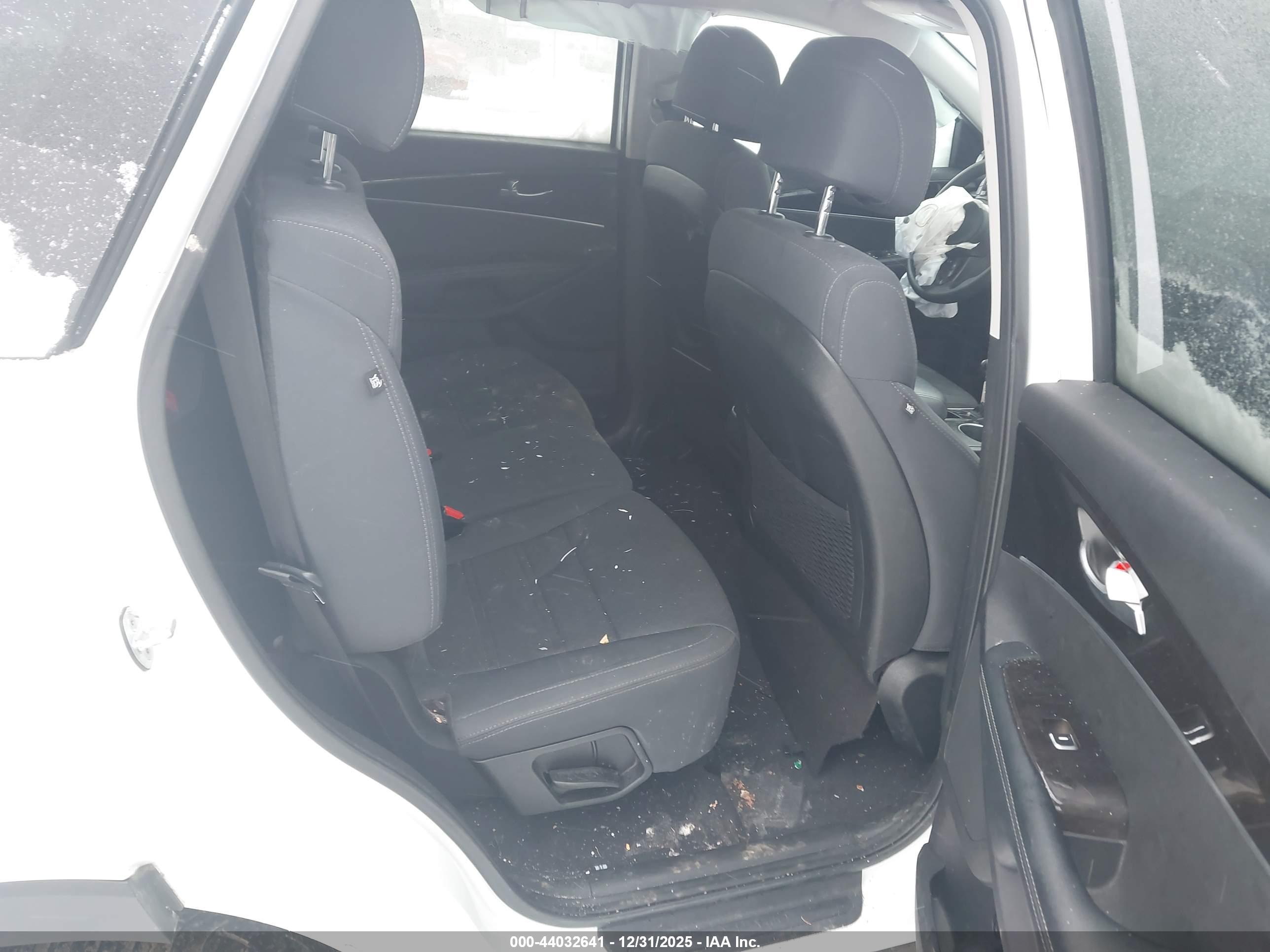 KIA SORENTO image 8