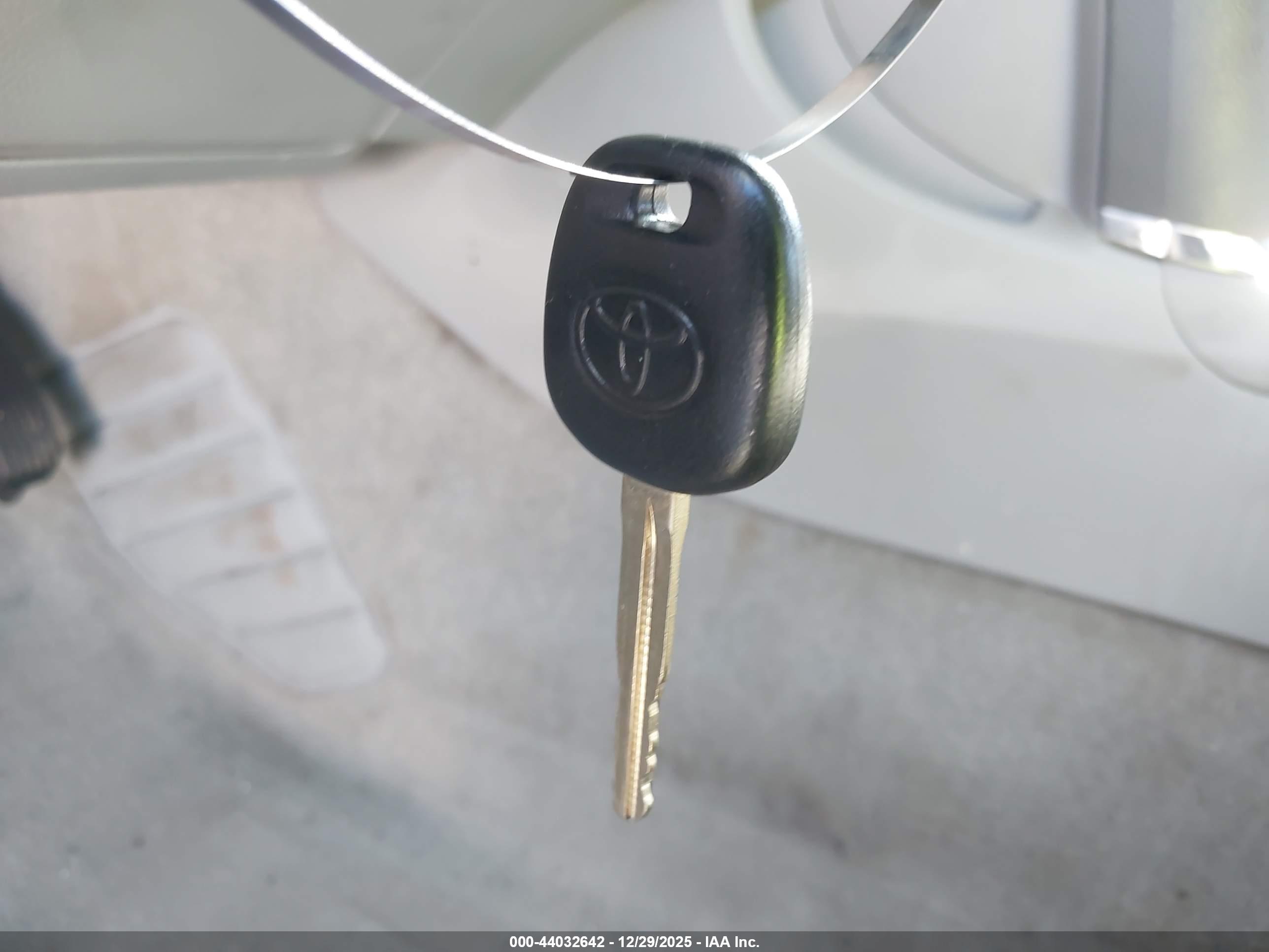 TOYOTA CAMRY image 11