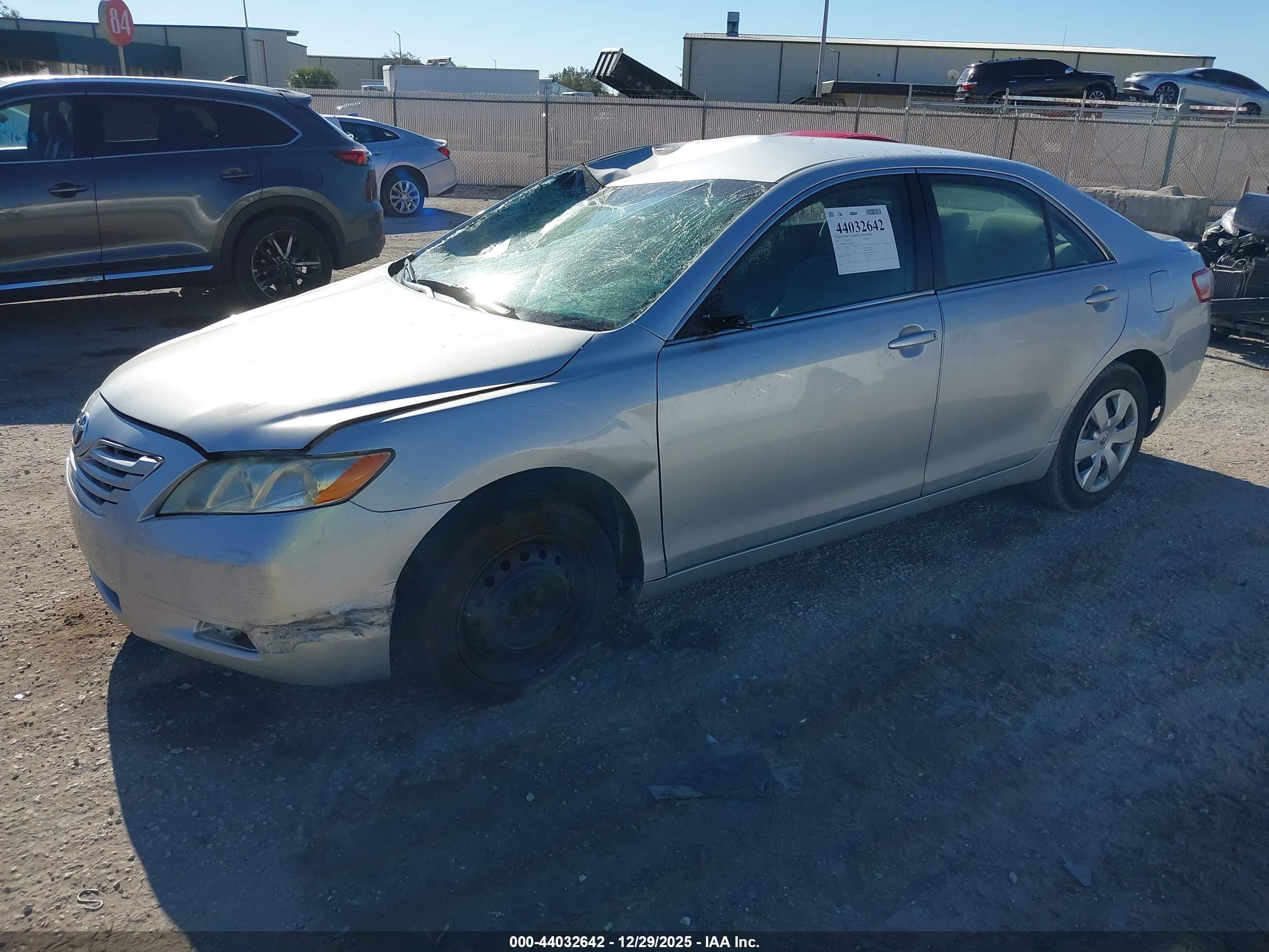 TOYOTA CAMRY image 2