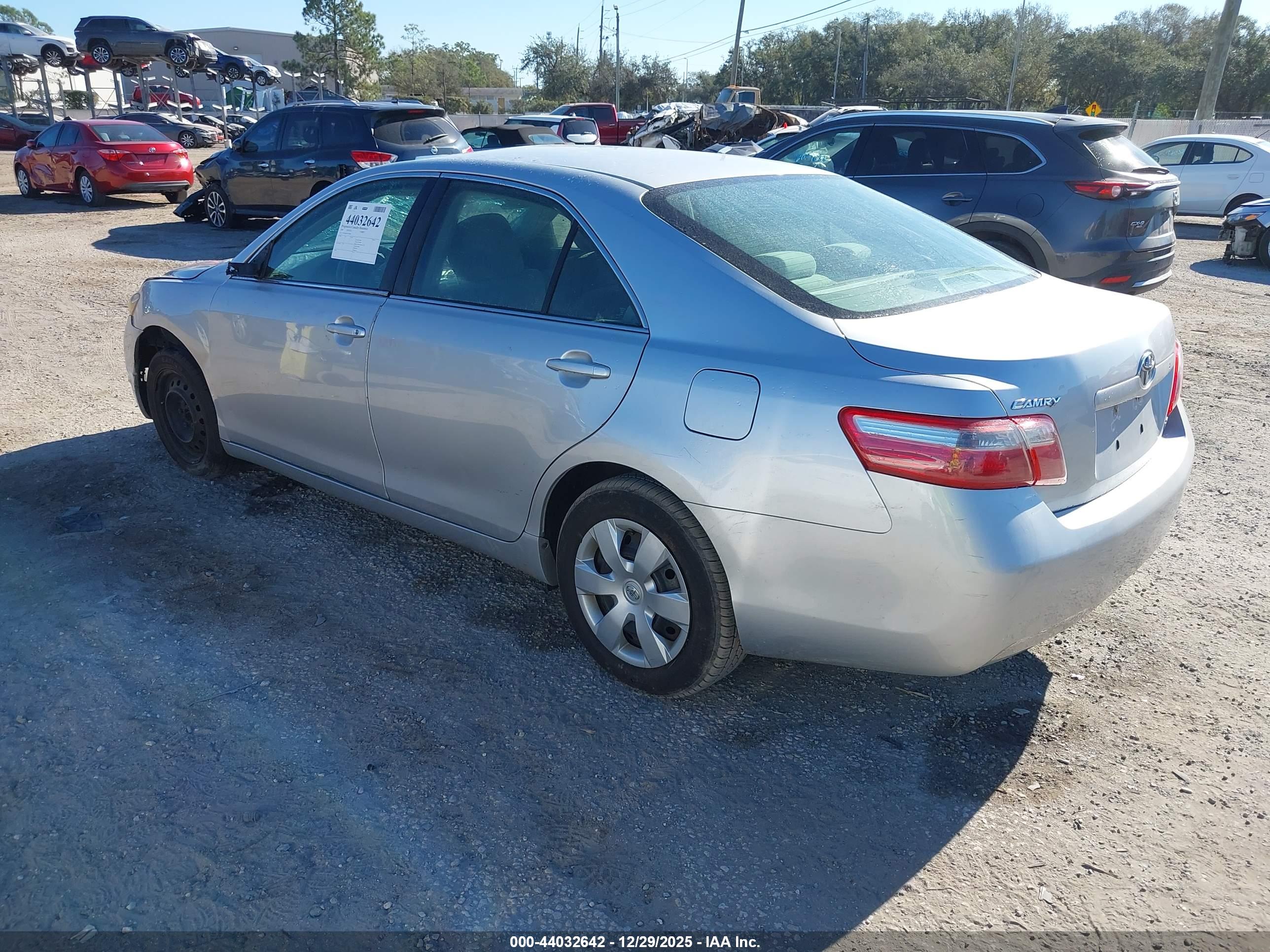 TOYOTA CAMRY image 3
