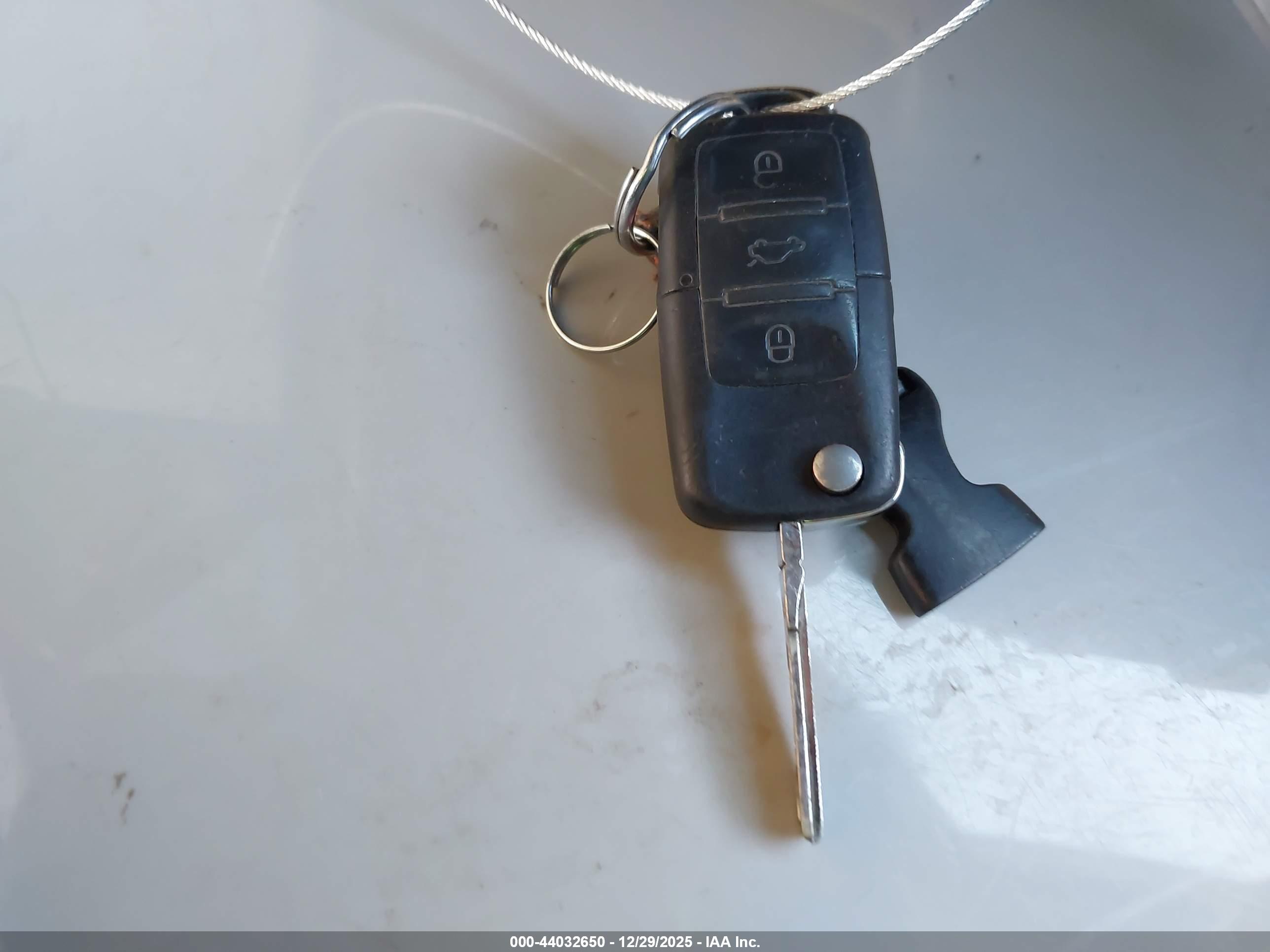 VOLKSWAGEN EOS image 11