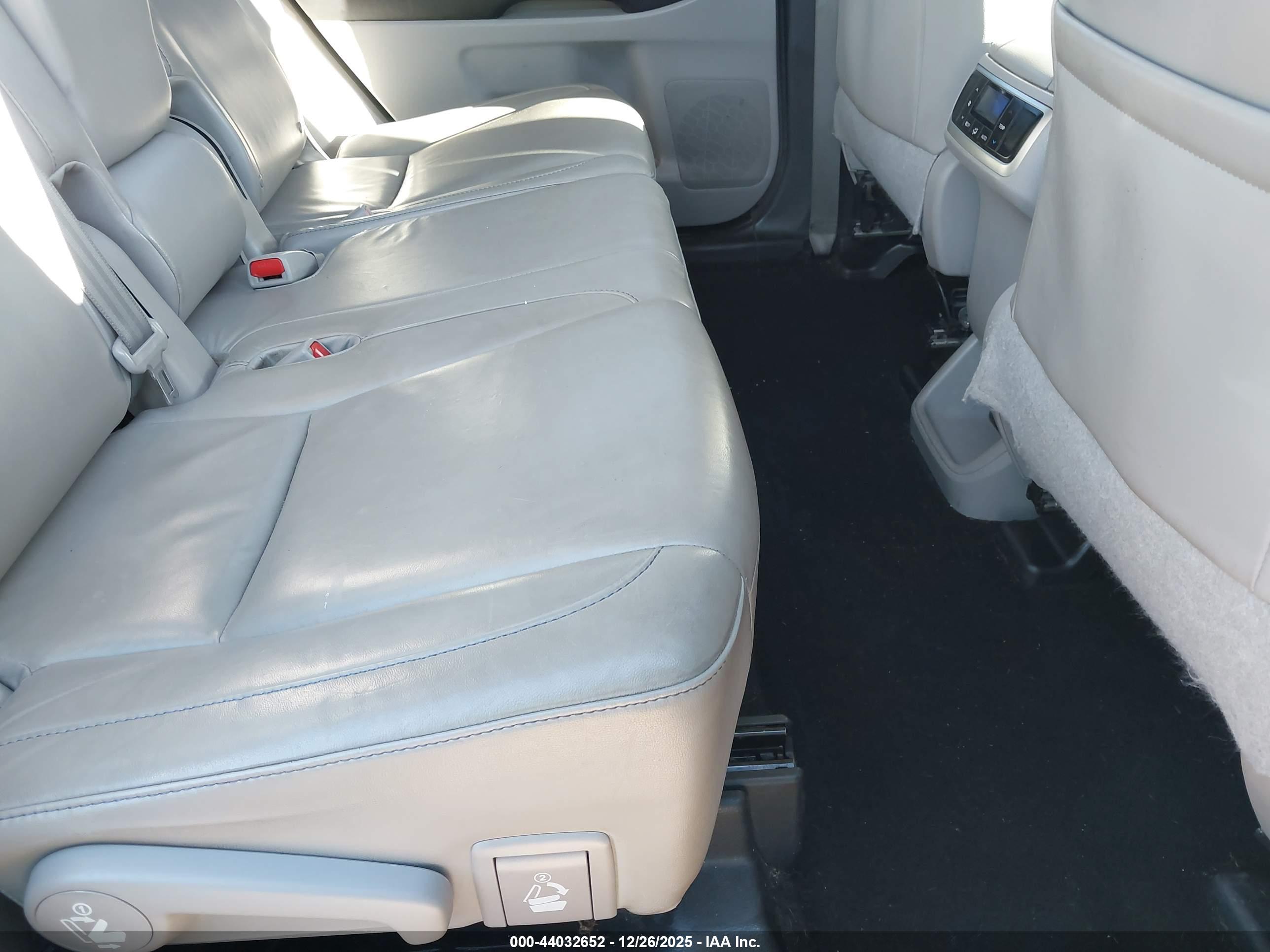 TOYOTA HIGHLANDER image 8