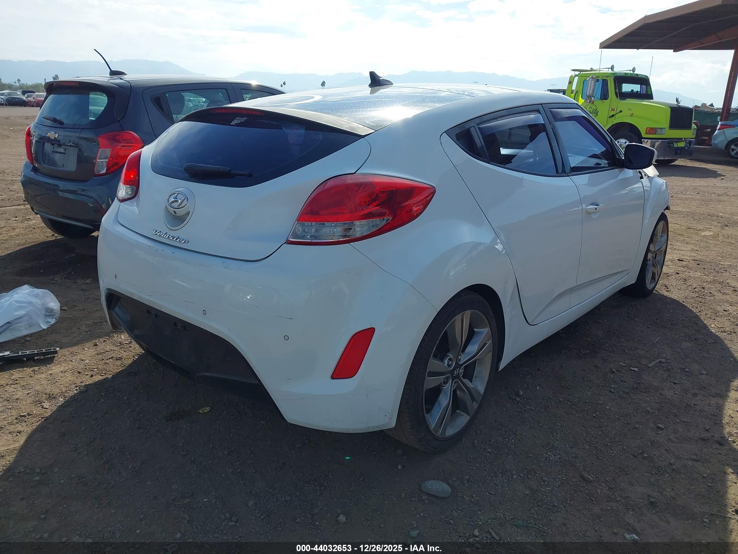 HYUNDAI VELOSTER image 4