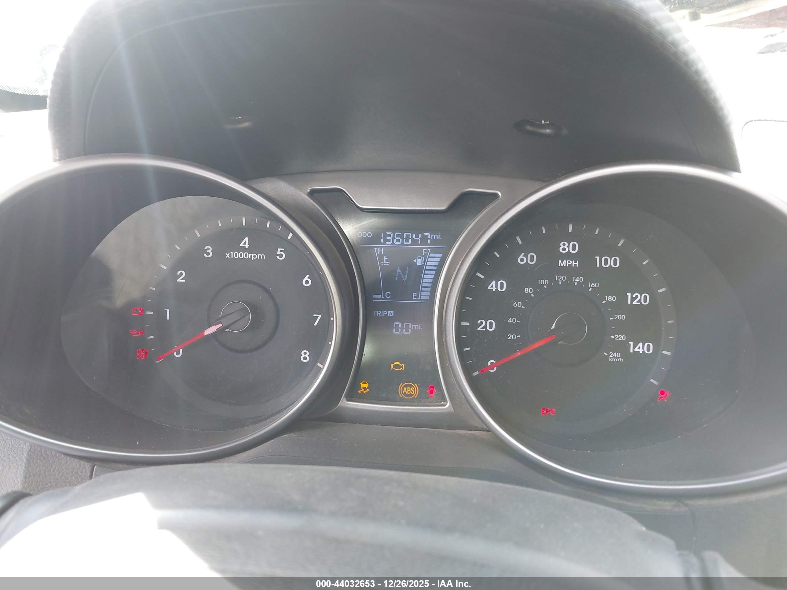 HYUNDAI VELOSTER image 7