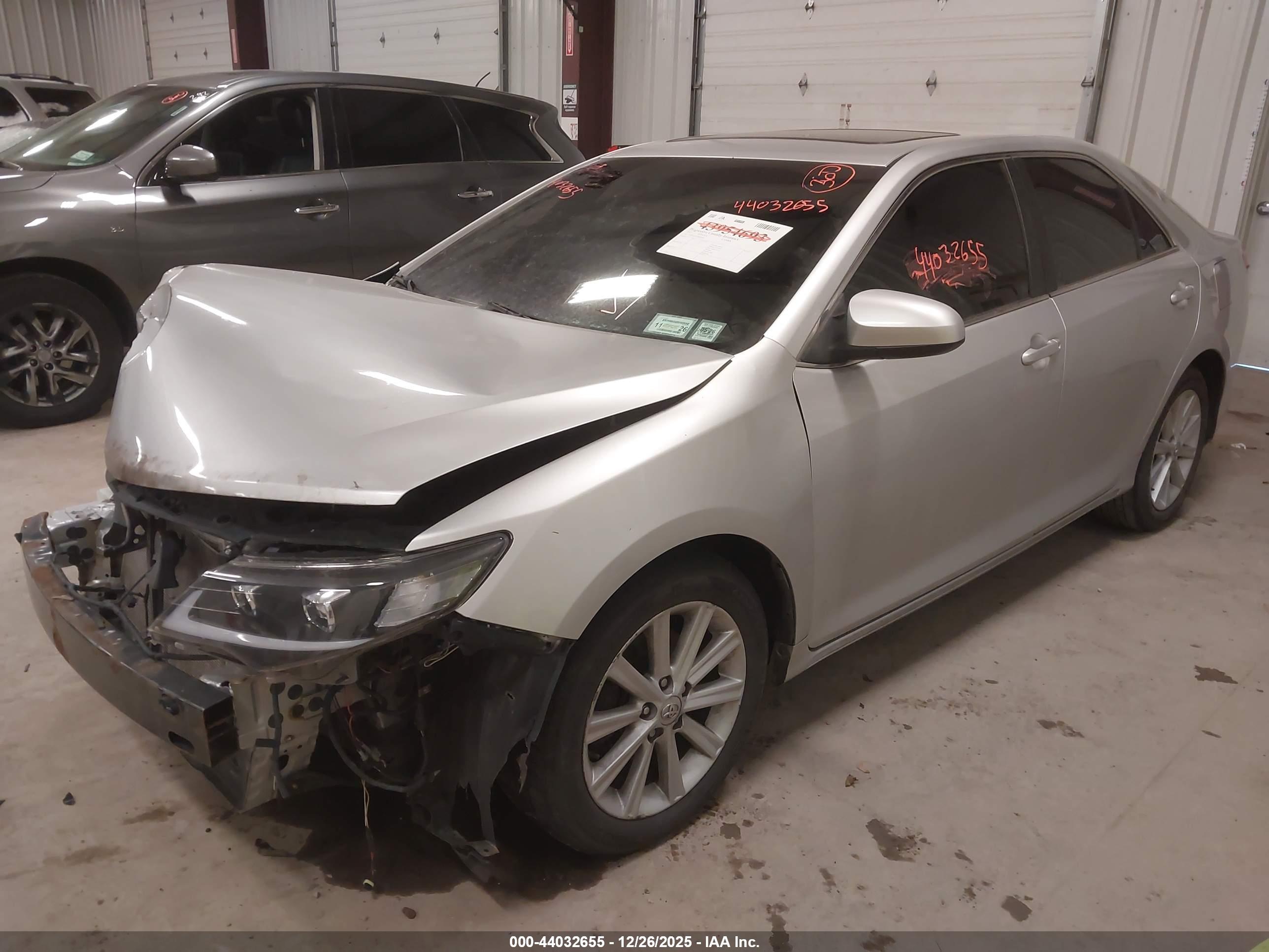 TOYOTA CAMRY image 2