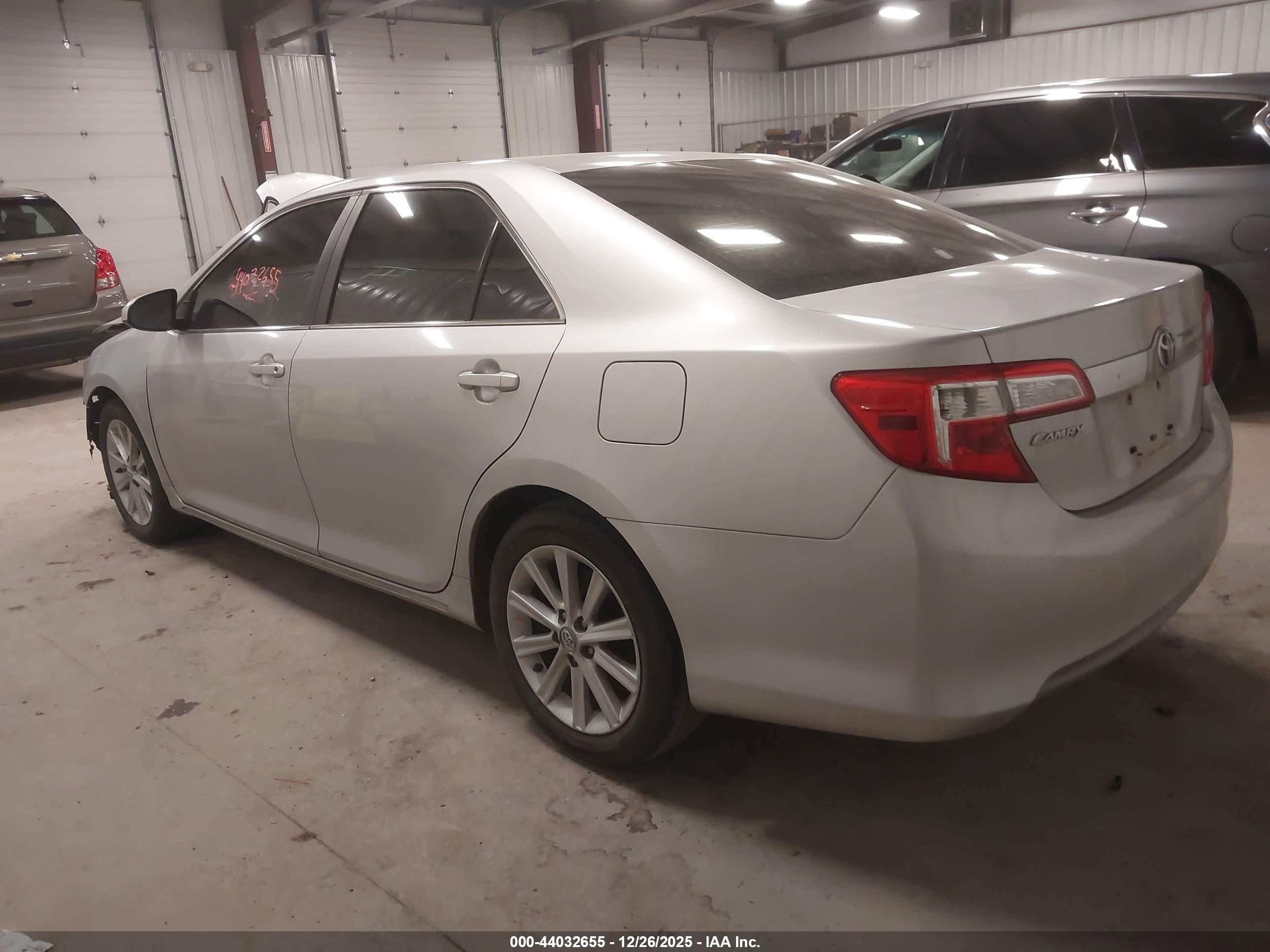 TOYOTA CAMRY image 3