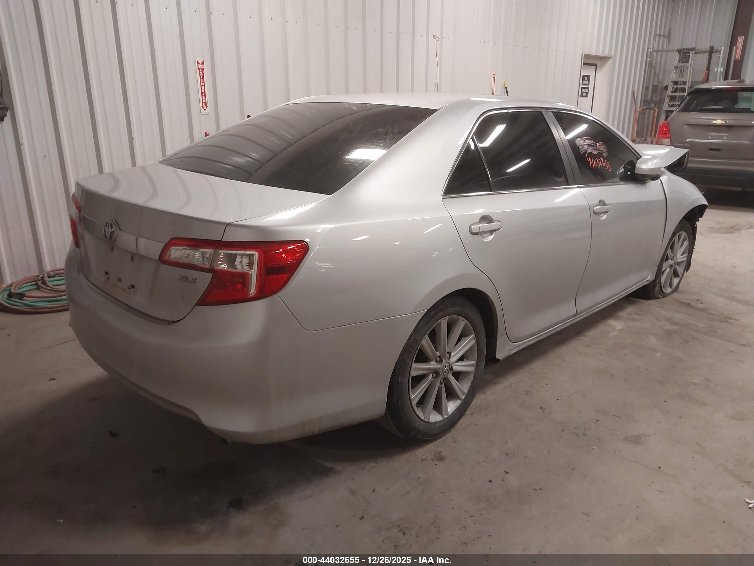 TOYOTA CAMRY image 4