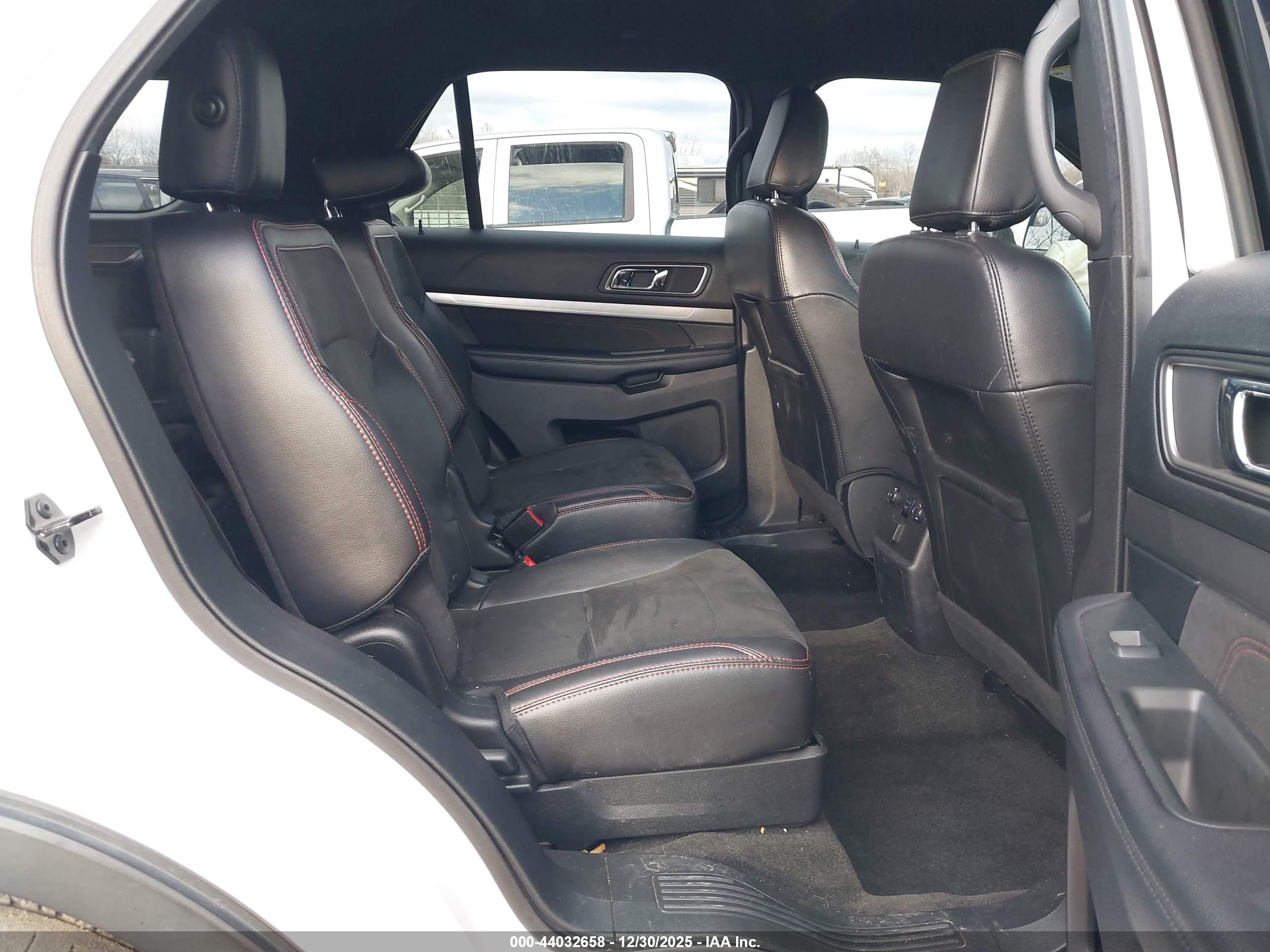 FORD EXPLORER image 8