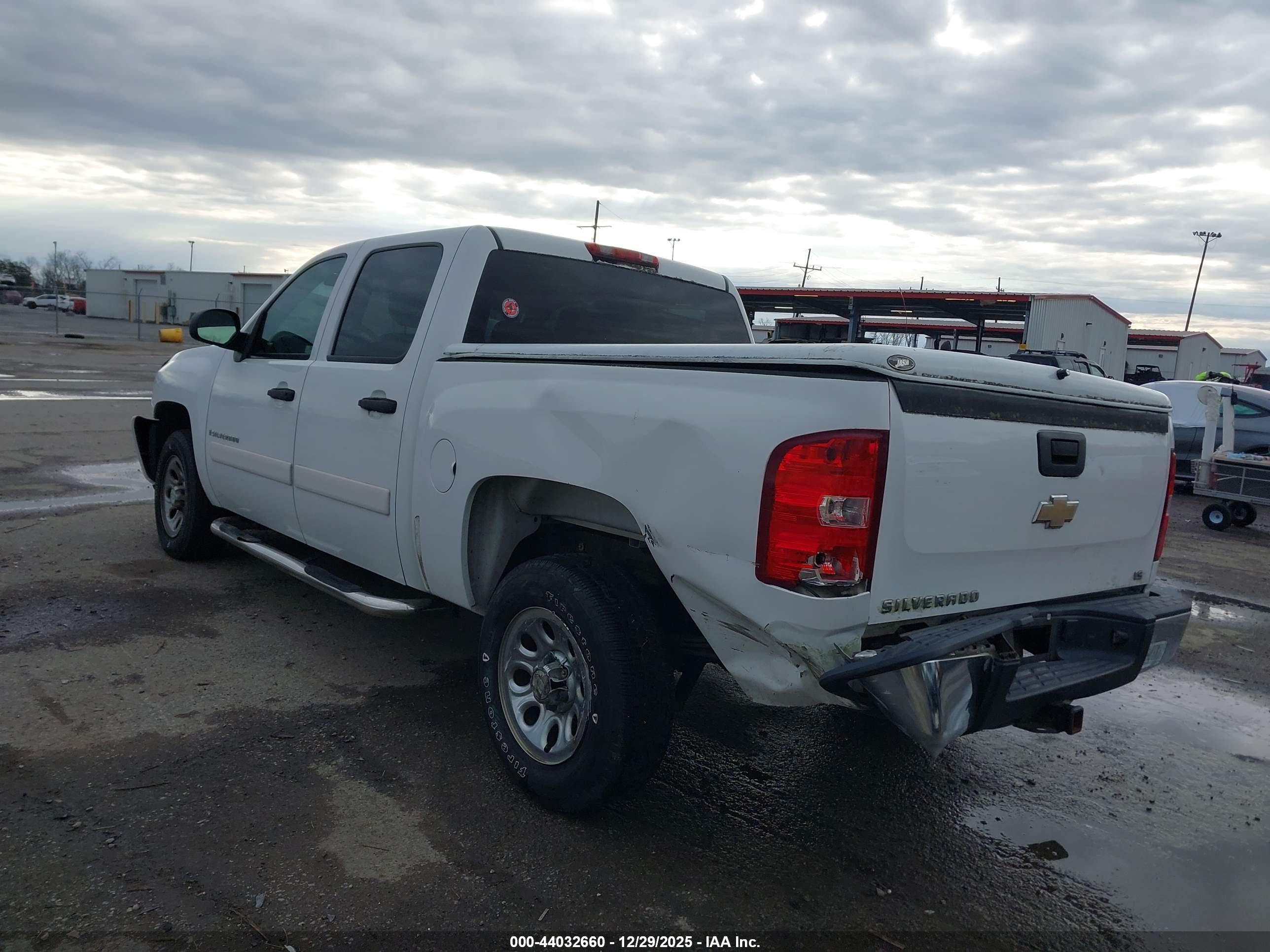 CHEVROLET SILVERADO image 3
