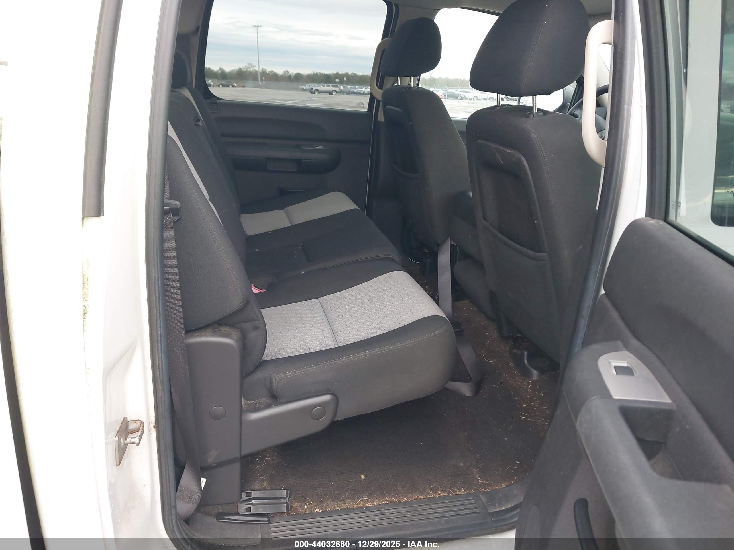CHEVROLET SILVERADO image 8