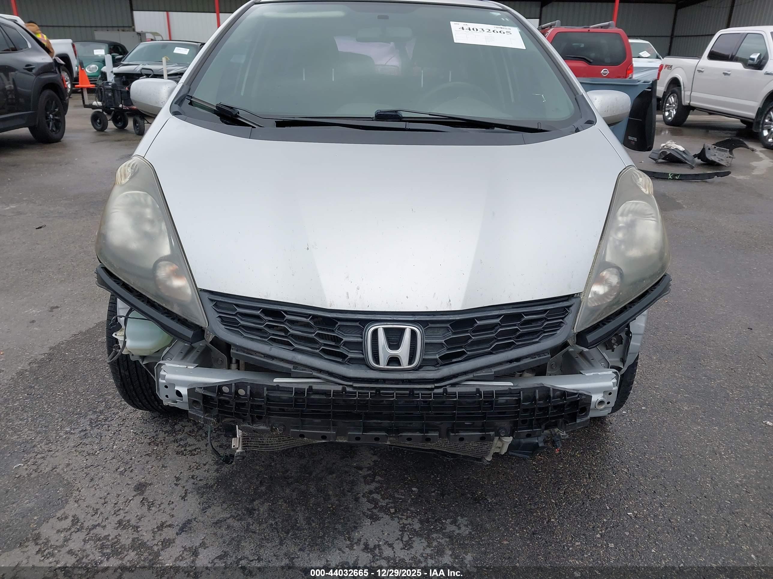 HONDA FIT image 6