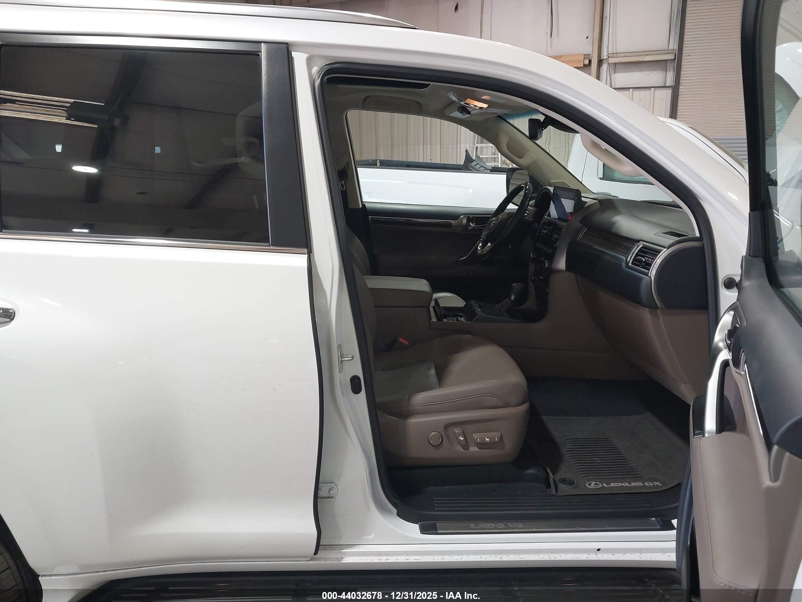 LEXUS GX image 5