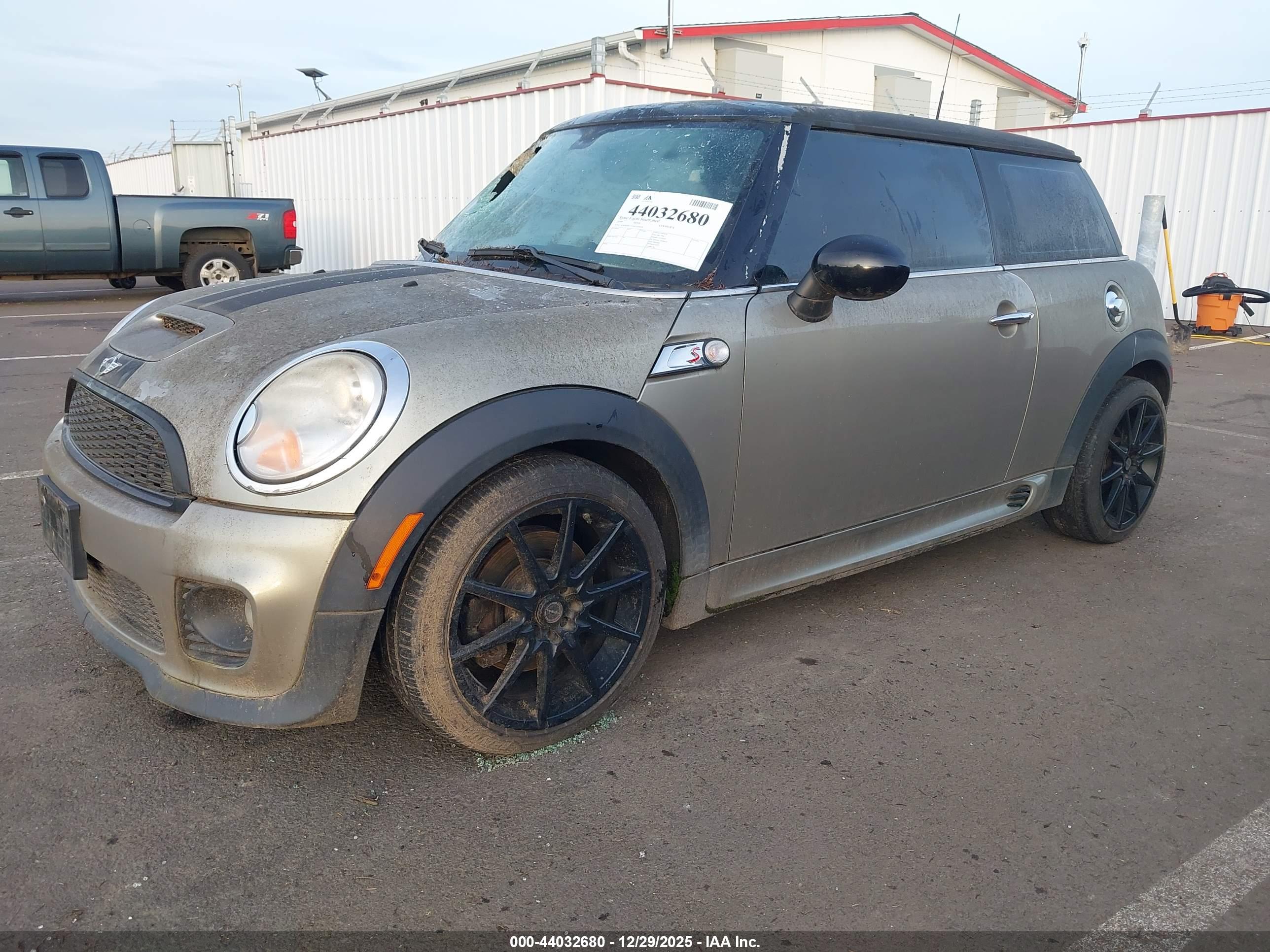 MINI COOPER image 2