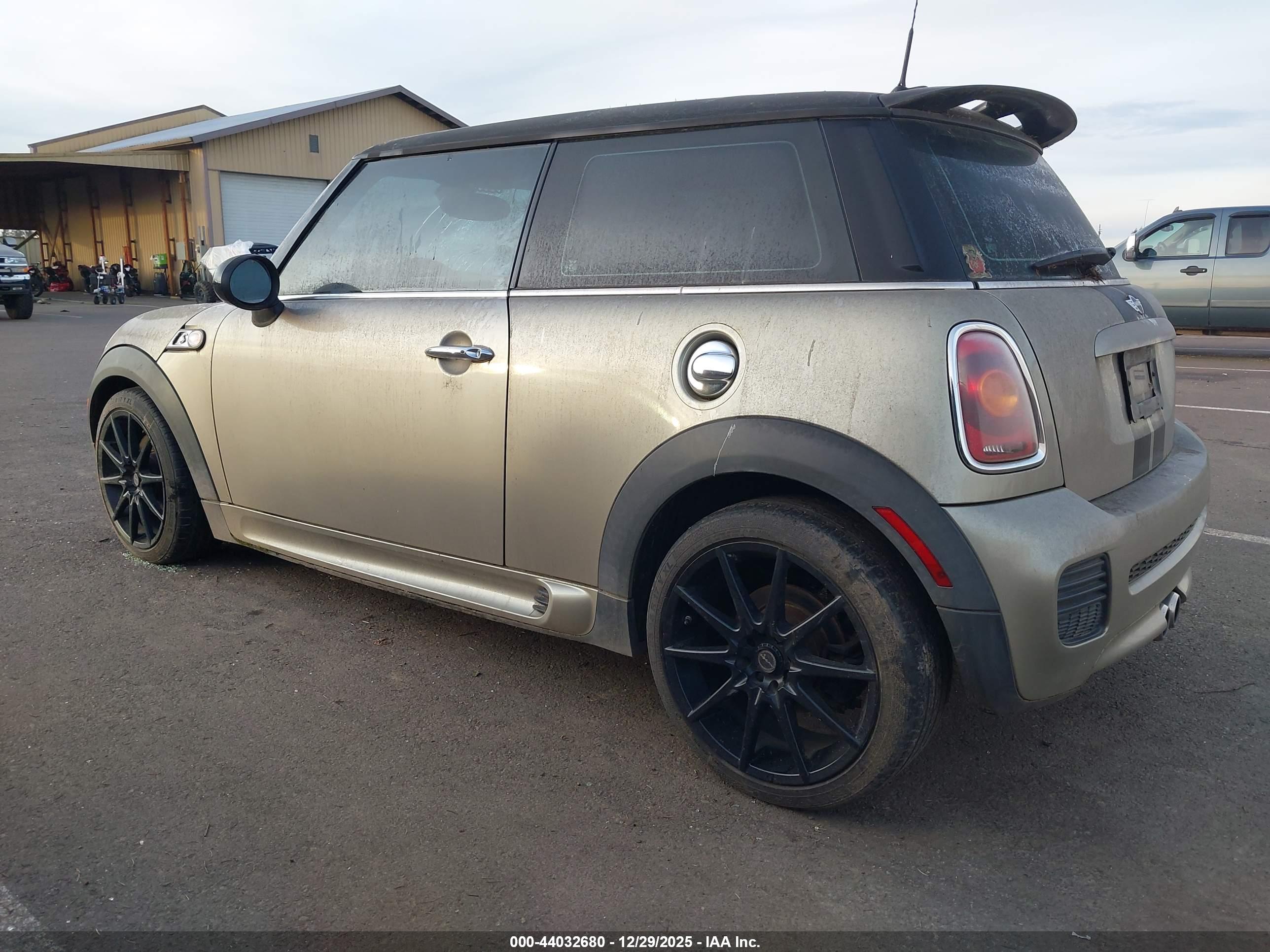 MINI COOPER image 3