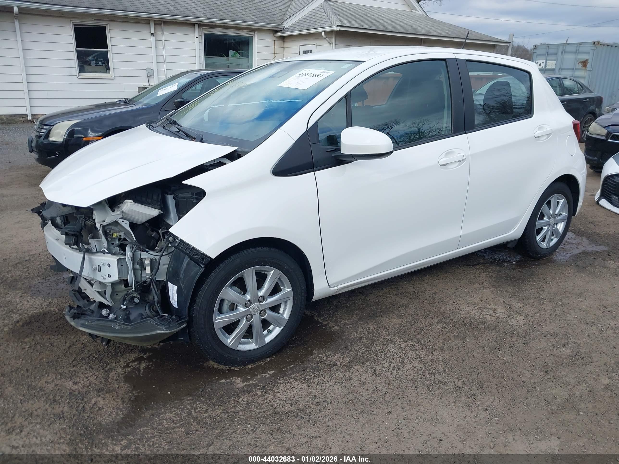 TOYOTA YARIS image 2