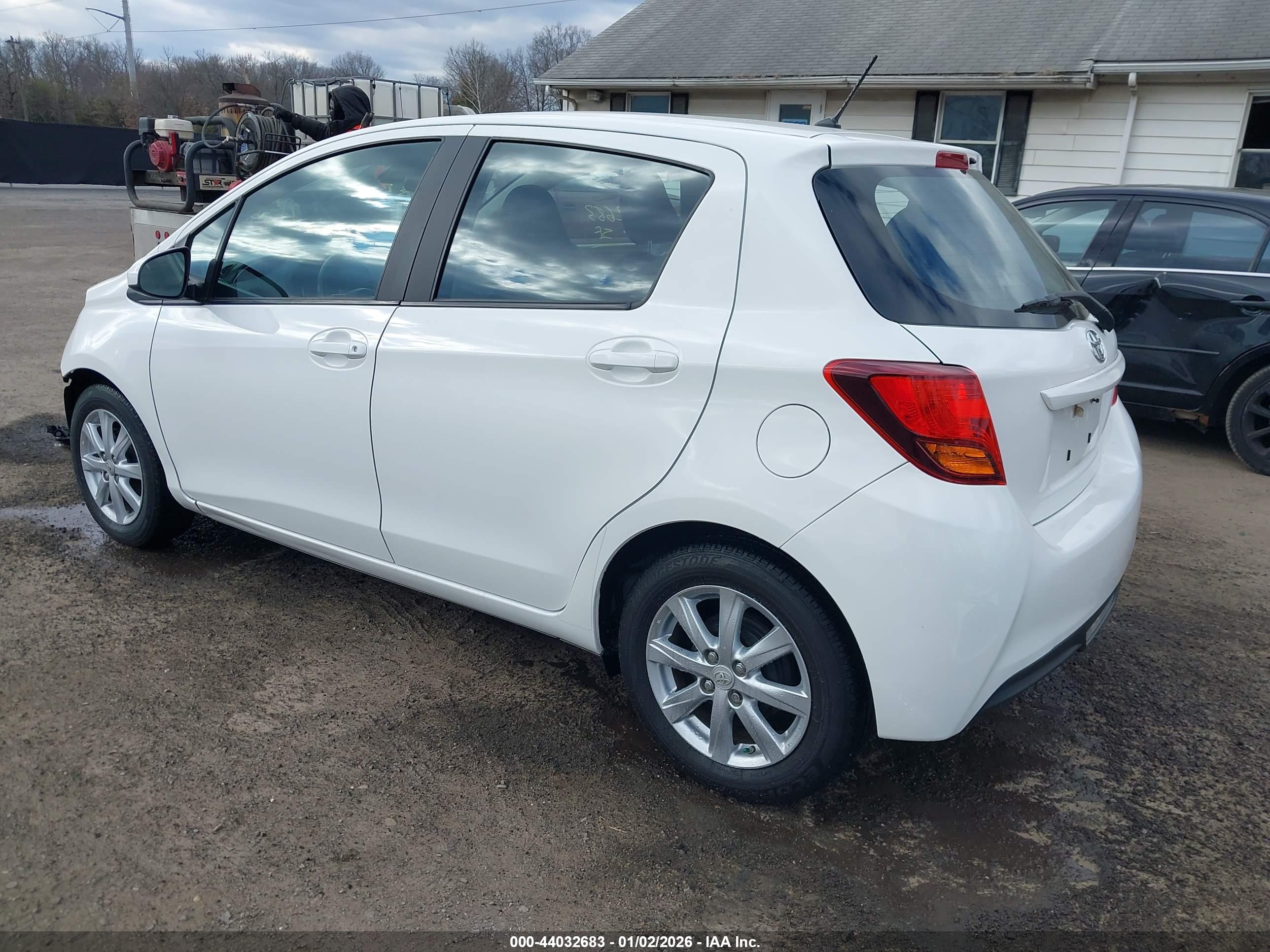 TOYOTA YARIS image 3