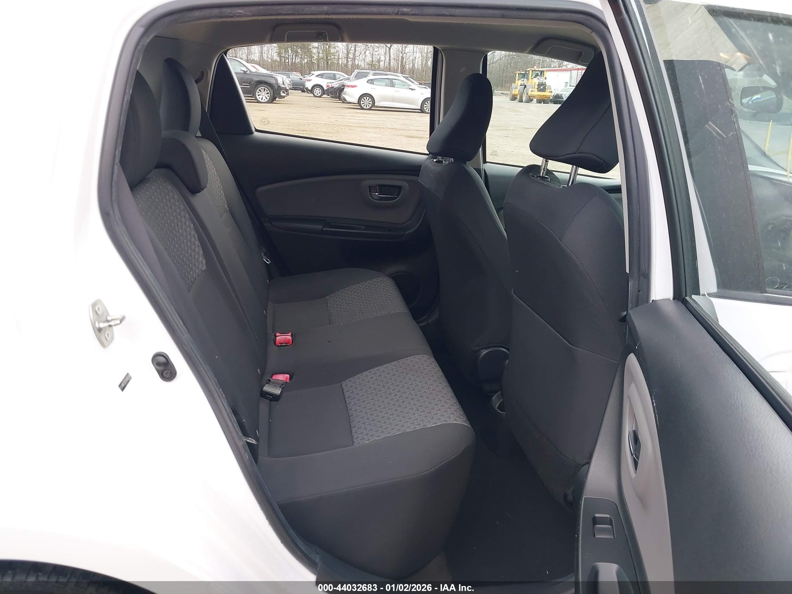TOYOTA YARIS image 8