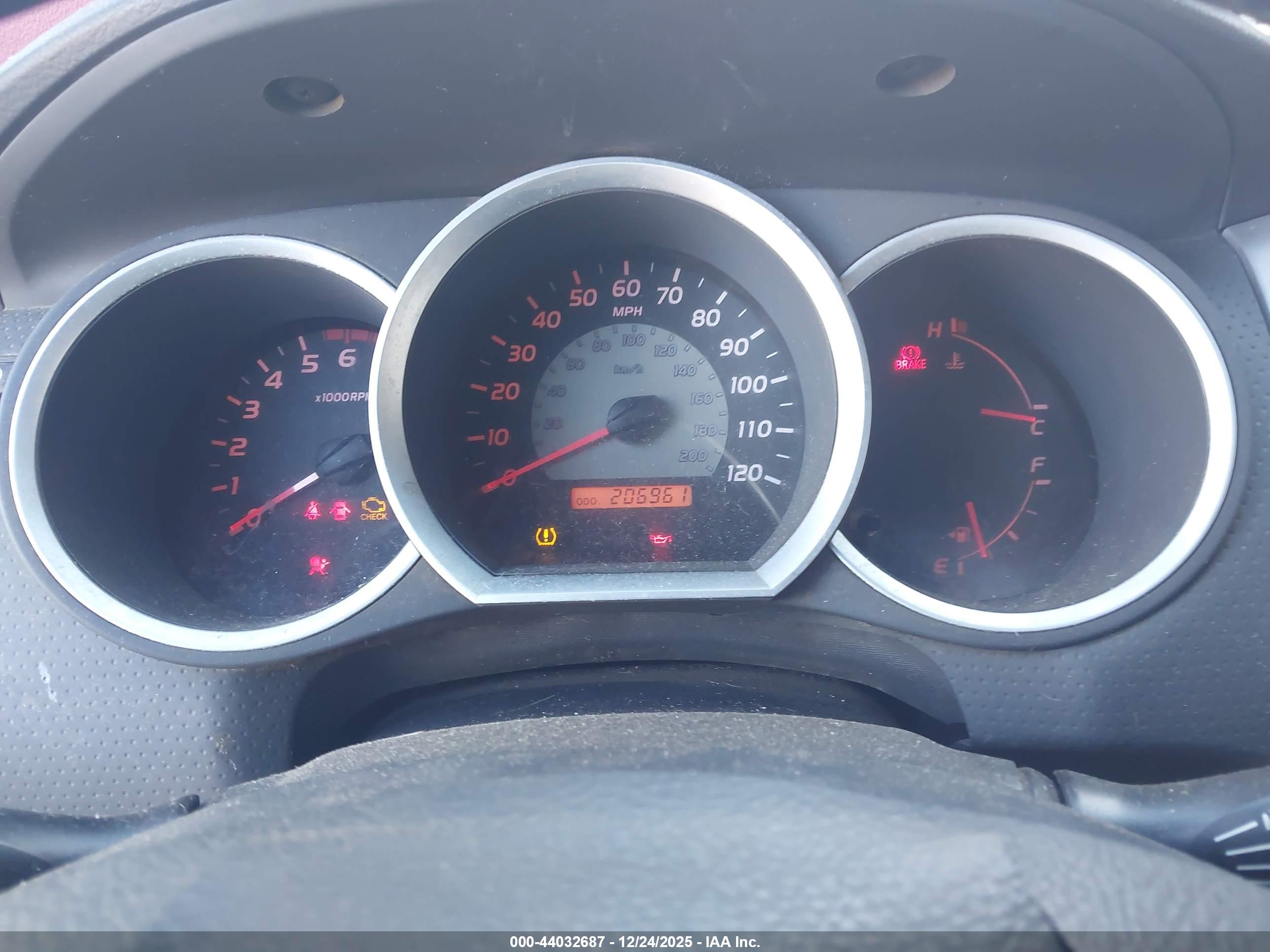 TOYOTA TACOMA image 7