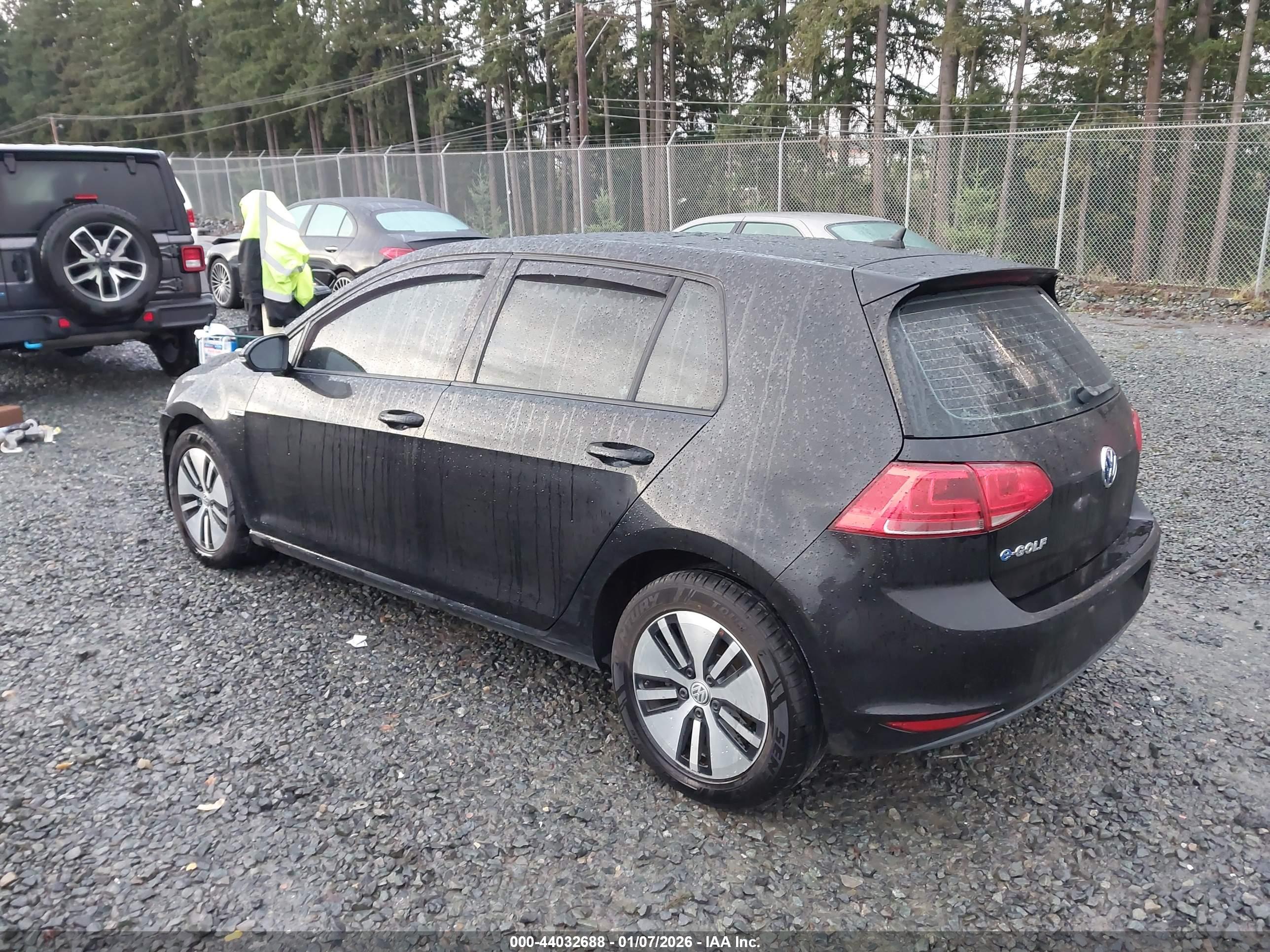 VOLKSWAGEN E-GOLF image 3