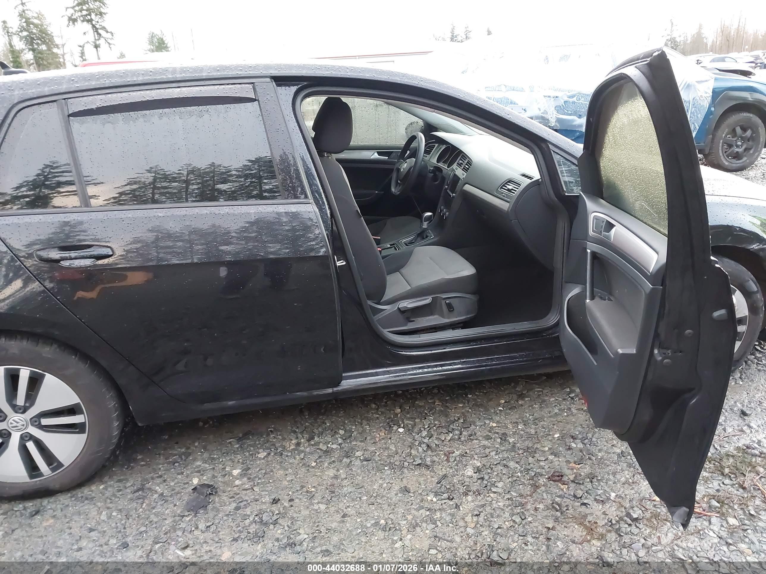 VOLKSWAGEN E-GOLF image 5
