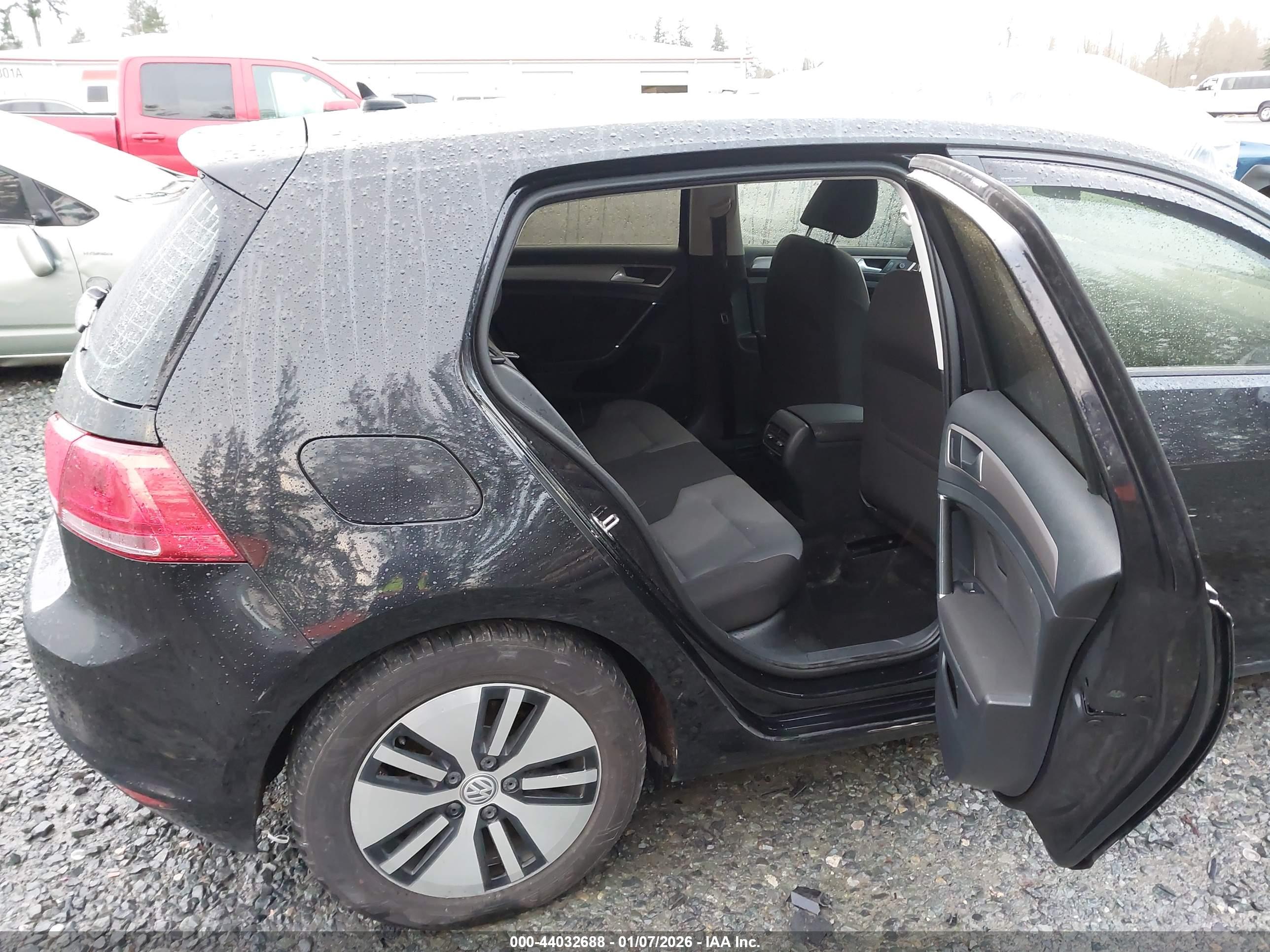 VOLKSWAGEN E-GOLF image 8