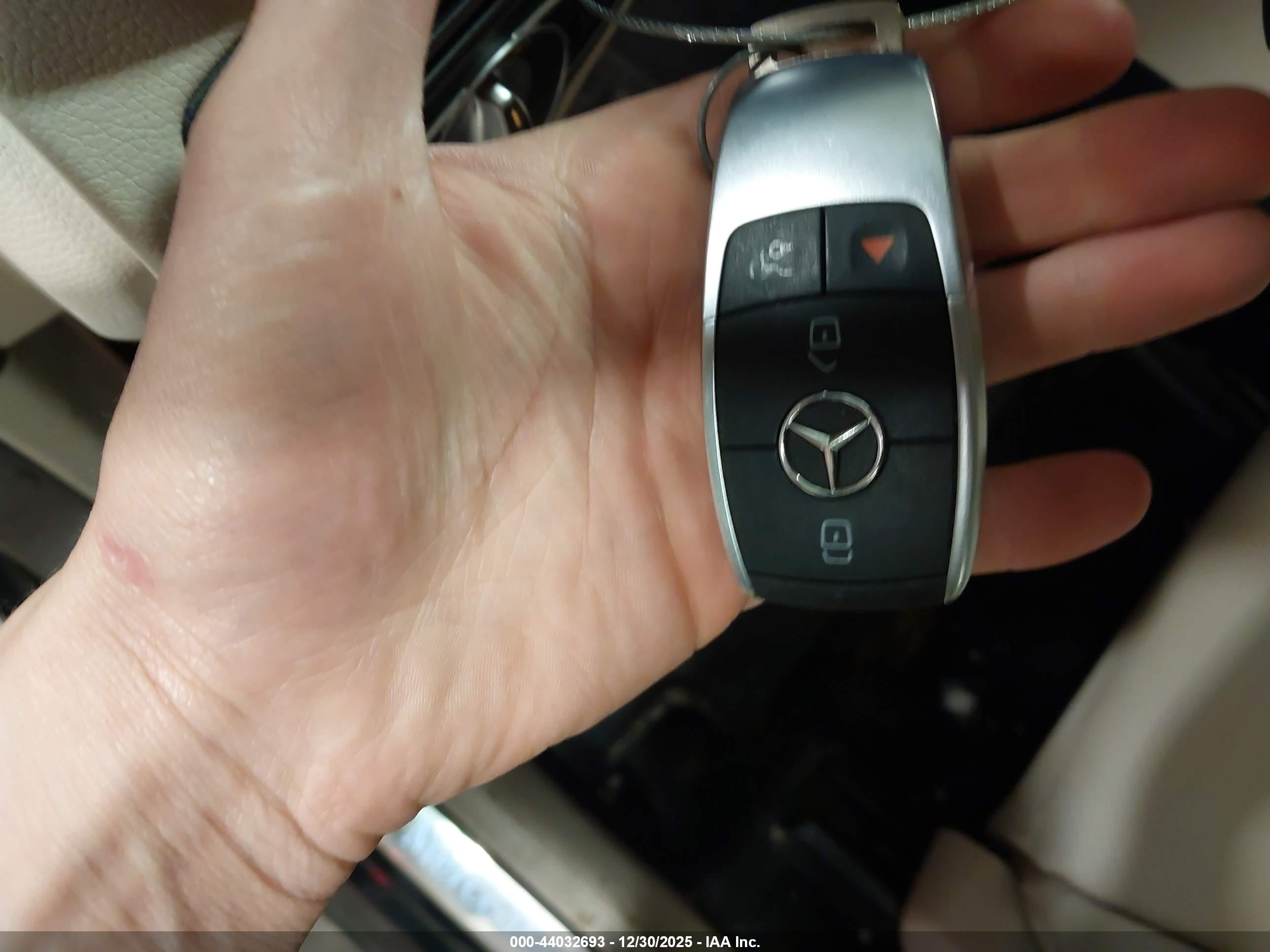 MERCEDES-BENZ GLC image 11