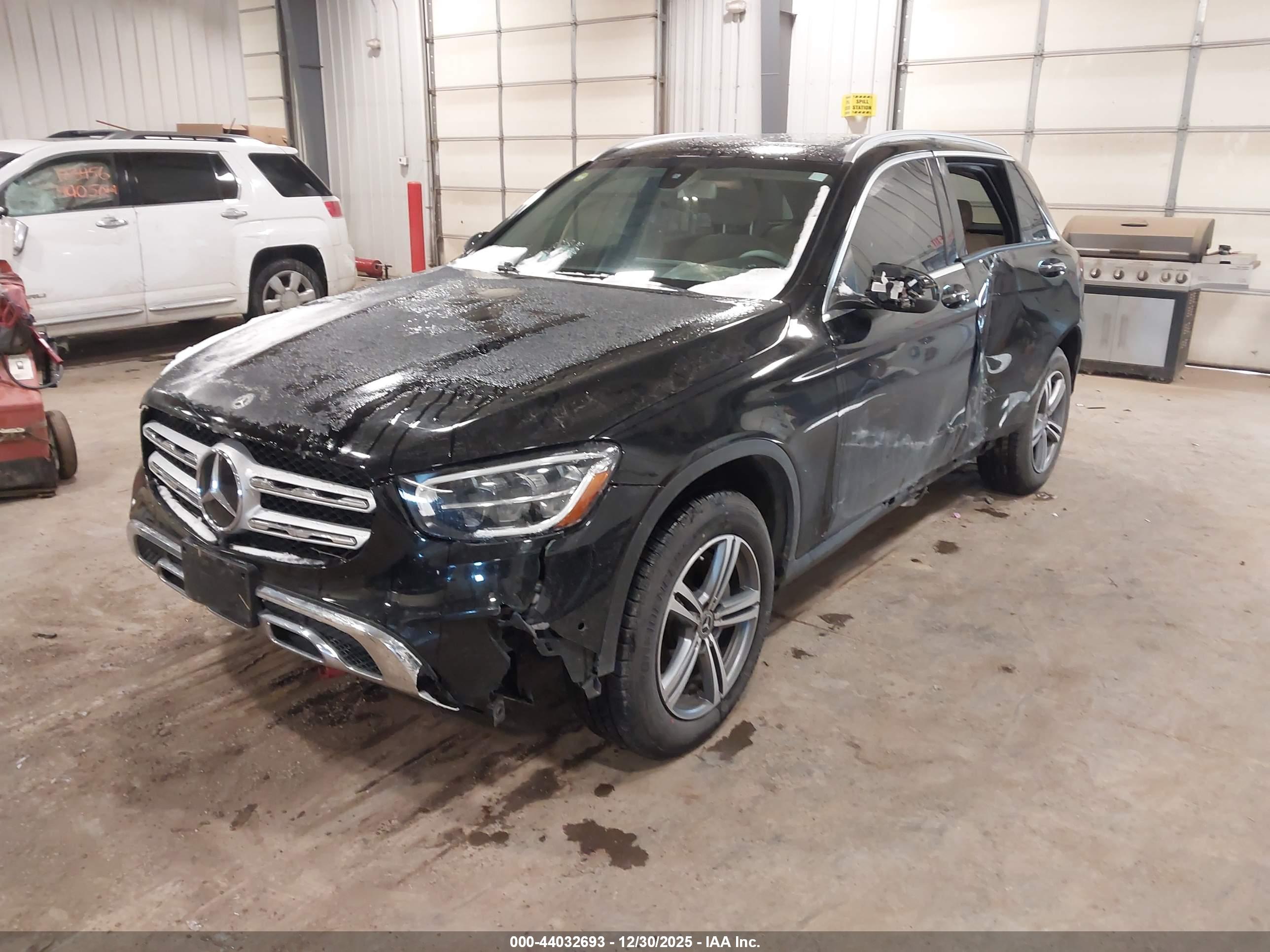 MERCEDES-BENZ GLC image 2