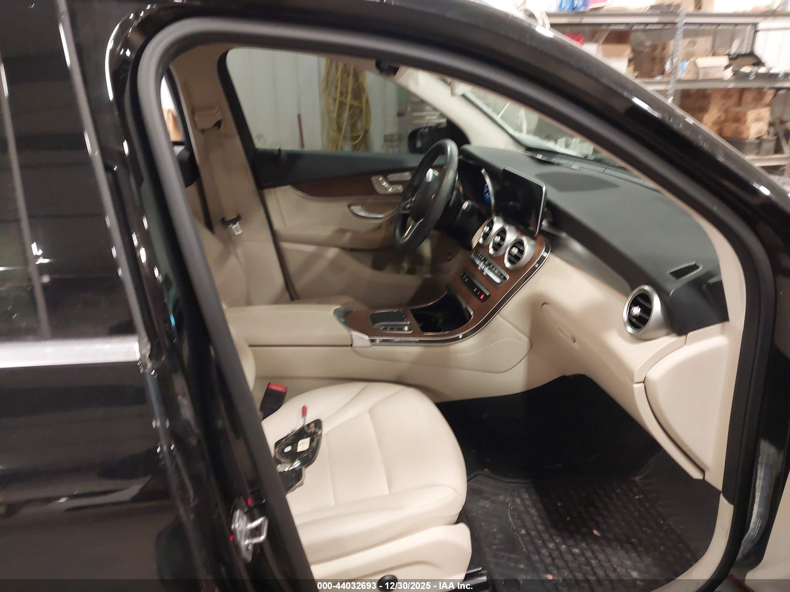 MERCEDES-BENZ GLC image 5