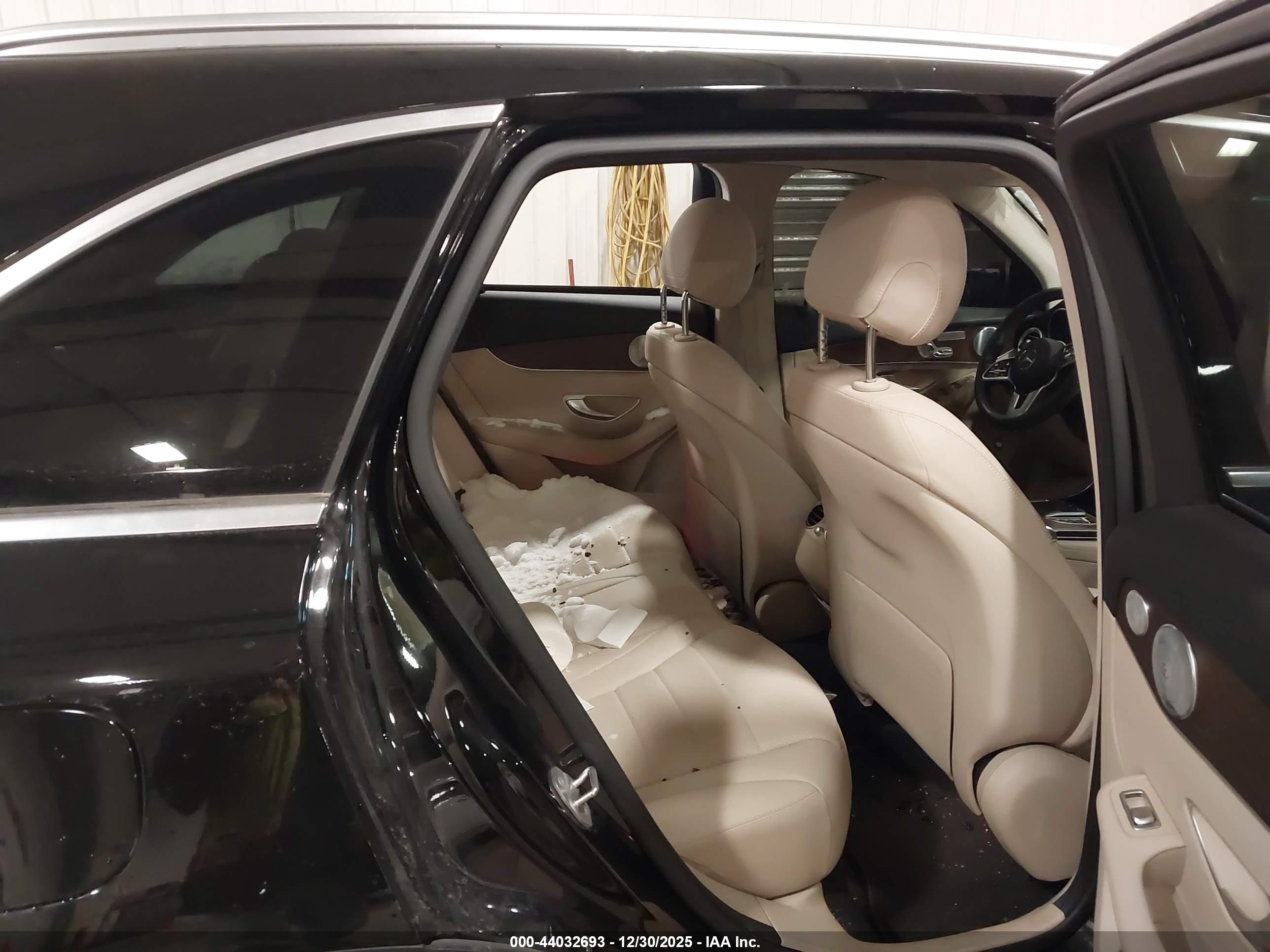 MERCEDES-BENZ GLC image 8