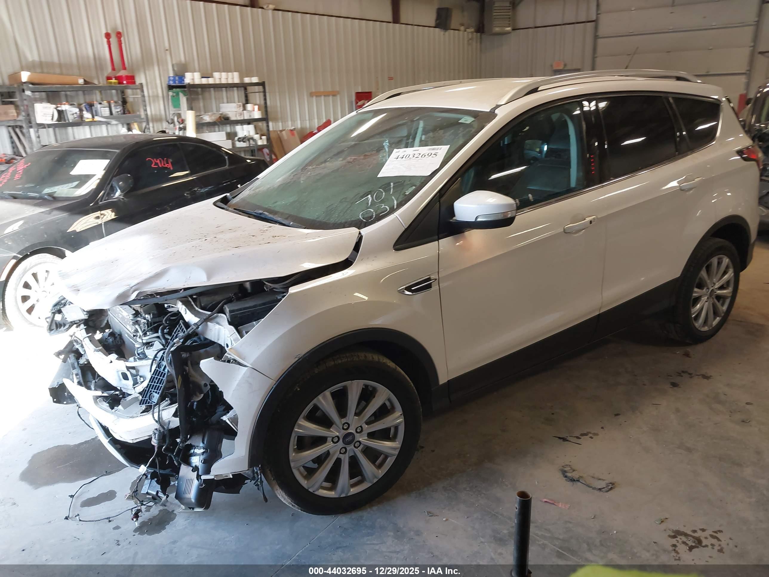 FORD ESCAPE image 2