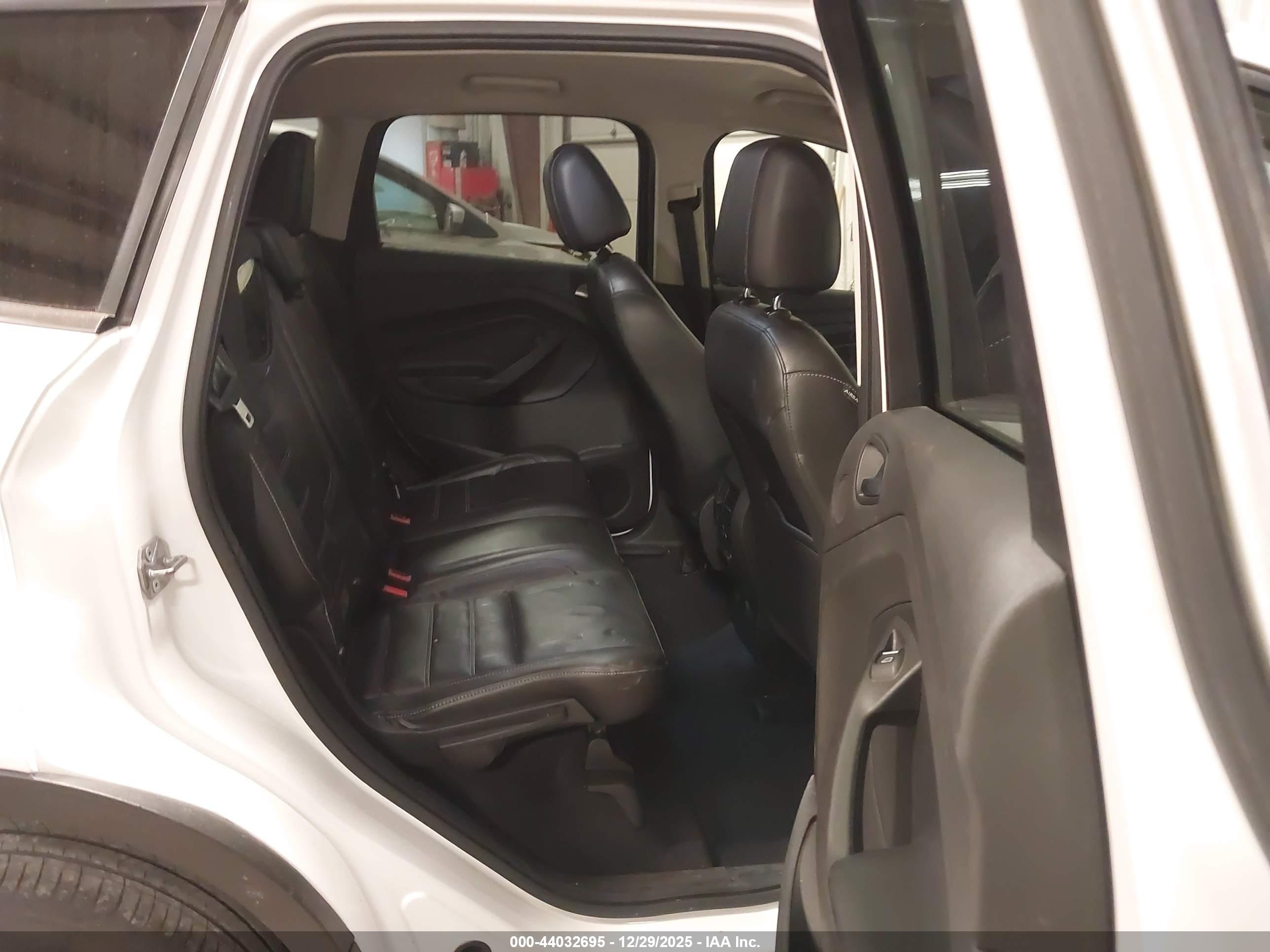 FORD ESCAPE image 8