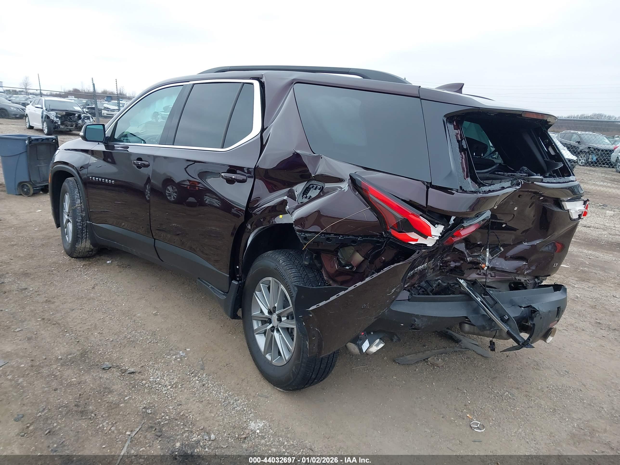 CHEVROLET TRAVERSE image 3