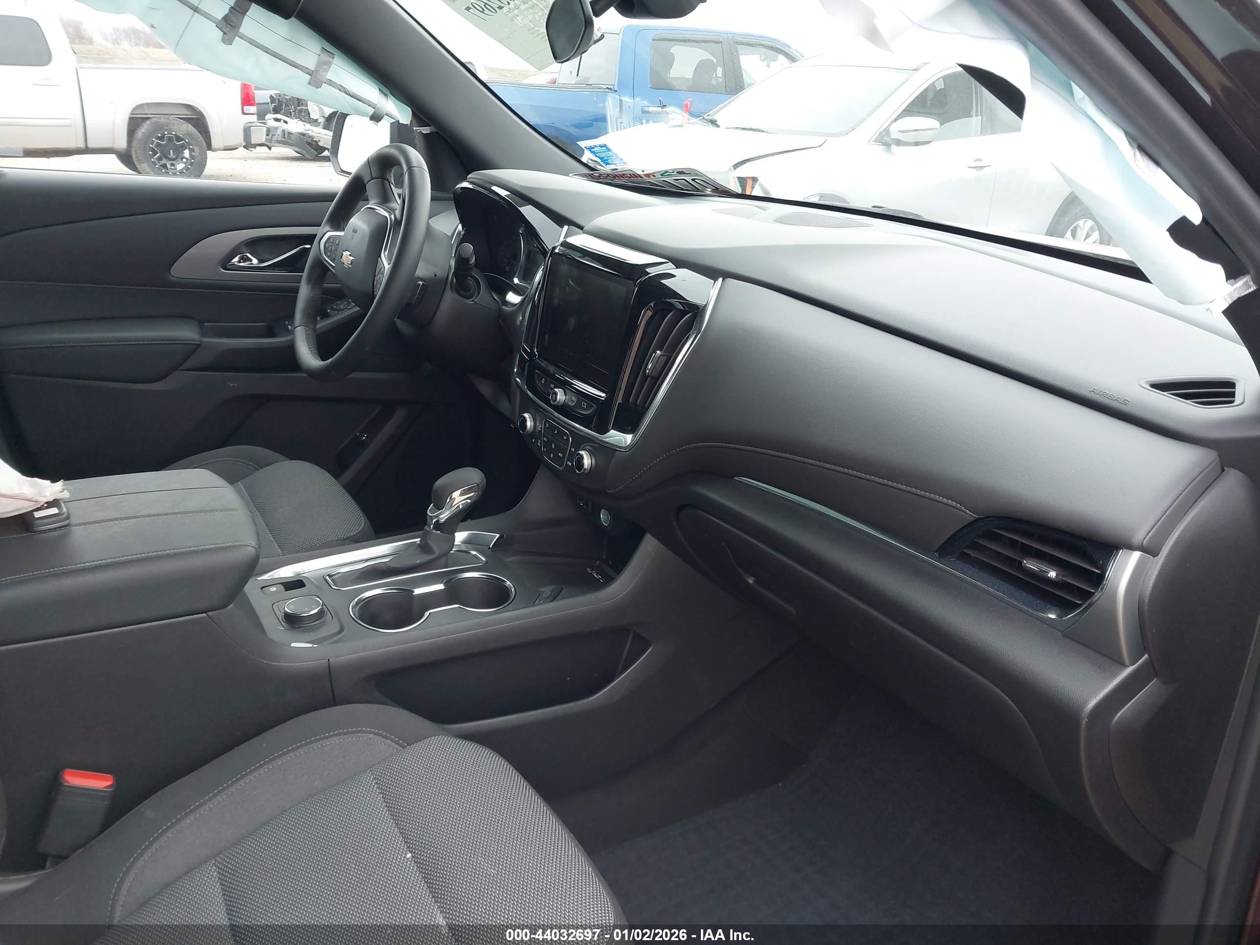 CHEVROLET TRAVERSE image 5