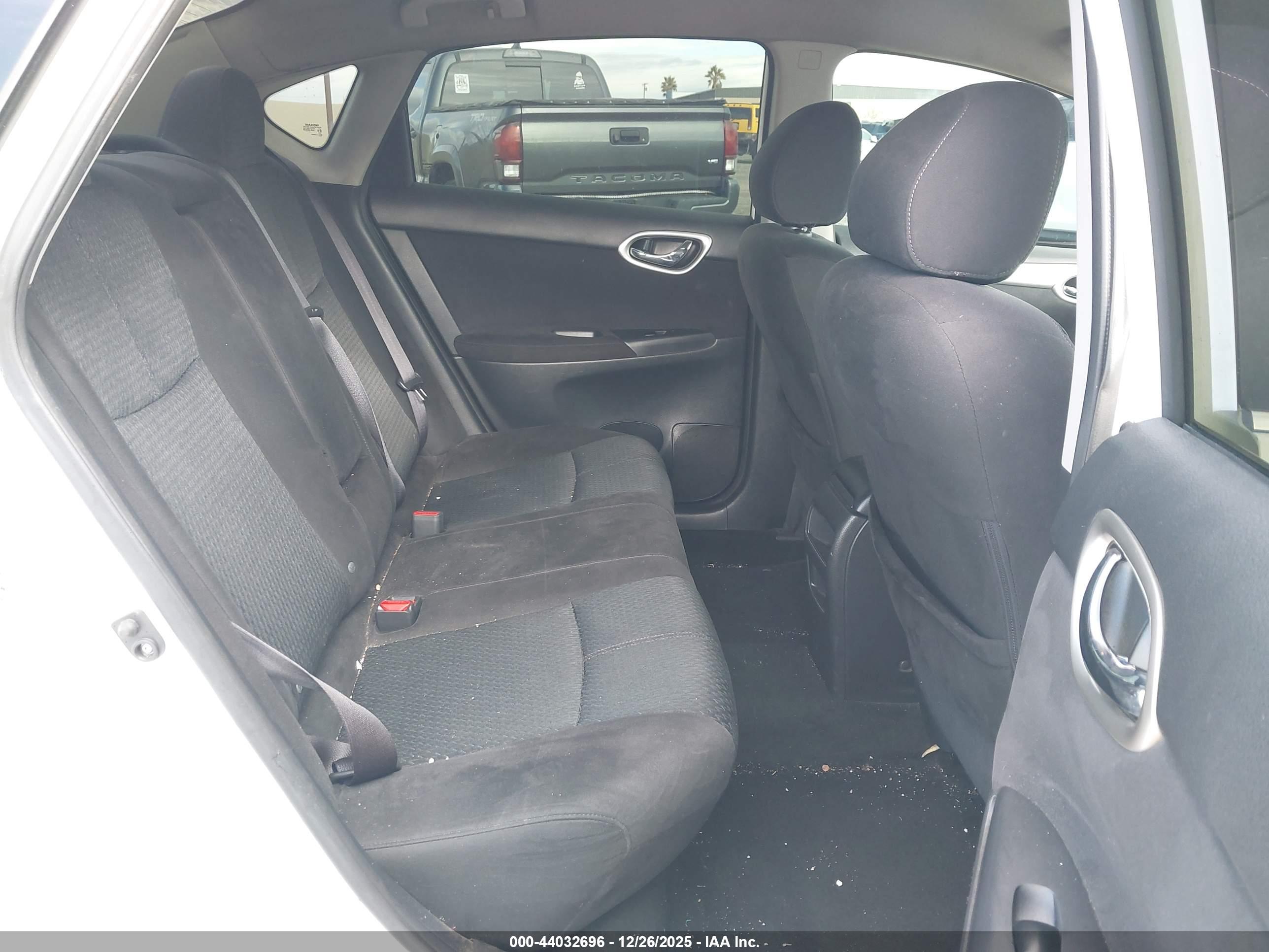 NISSAN SENTRA image 8